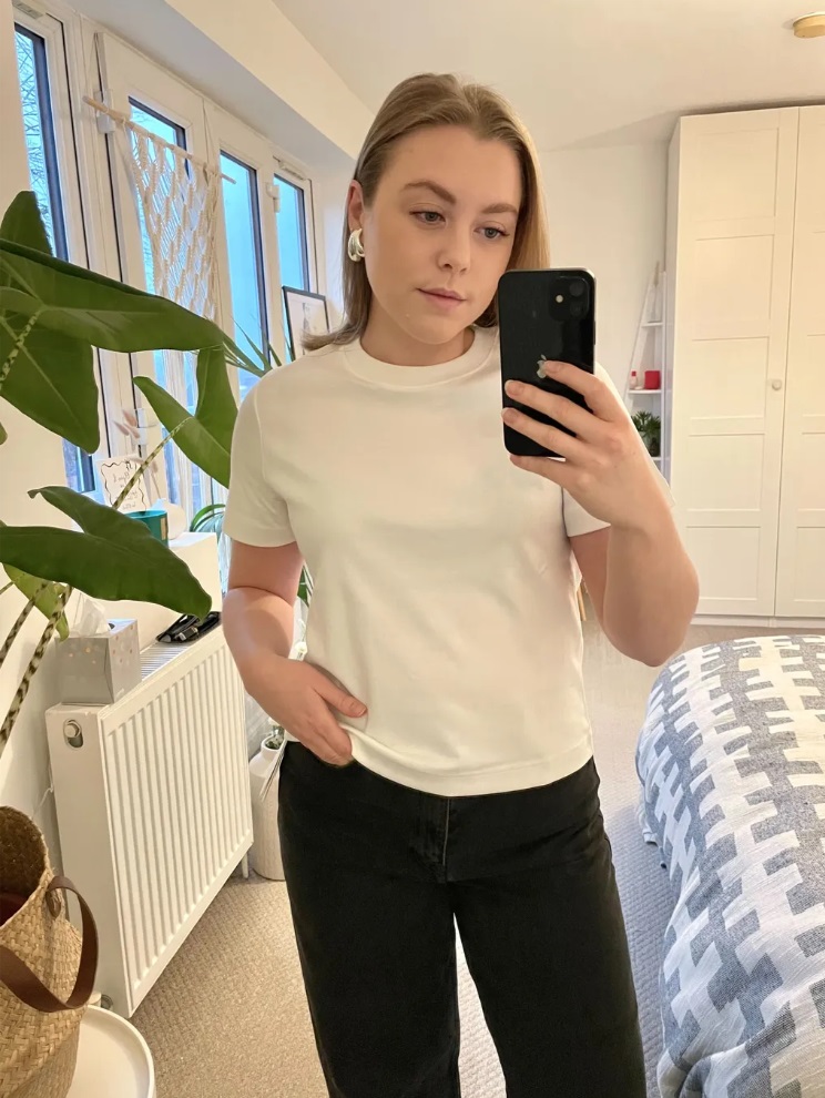 bela majica