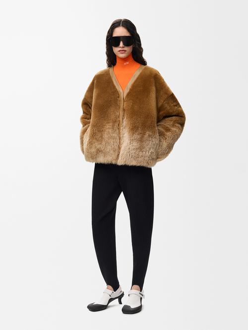 LOEWE bunda.webp
