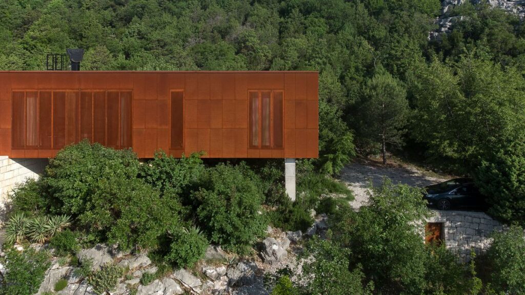 1711537408-villa_la_tout_andu_architects_rlvrw6eac2fcea3beb-1024x576.jpeg