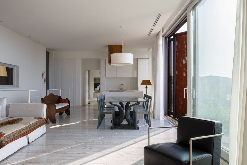1711537430-villa_la_tout_andu_architects_rlvrvv2ee2ccd95bfc-1024x683.jpeg