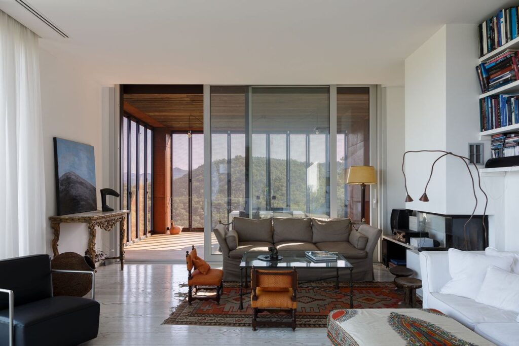 1711537432-villa_la_tout_andu_architects_rlvrvu81d0121564c4-1024x683.jpeg