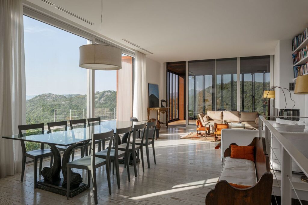 1711537435-villa_la_tout_andu_architects_rlvrvuc5d515d15183-1024x683.jpeg