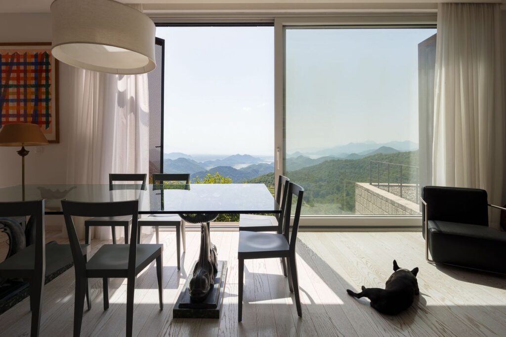 1711537437-villa_la_tout_andu_architects_rlvrvud41405603d18-1024x683.jpeg