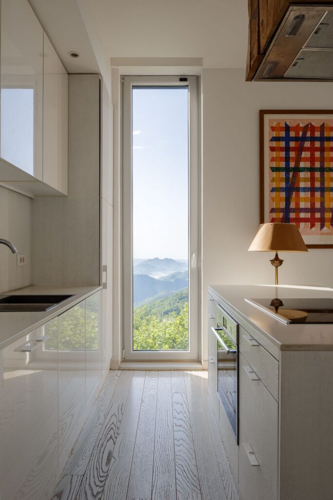 1711537440-villa_la_tout_andu_architects_rlvrvu1b91fcd369b0-683x1024.jpeg