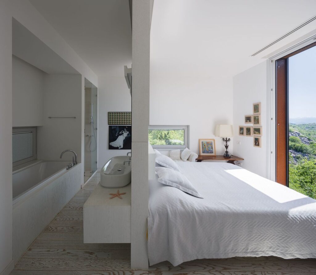 1711537421-villa_la_tout_andu_architects_rlvrw6c34f41fe7239-1024x889.jpeg