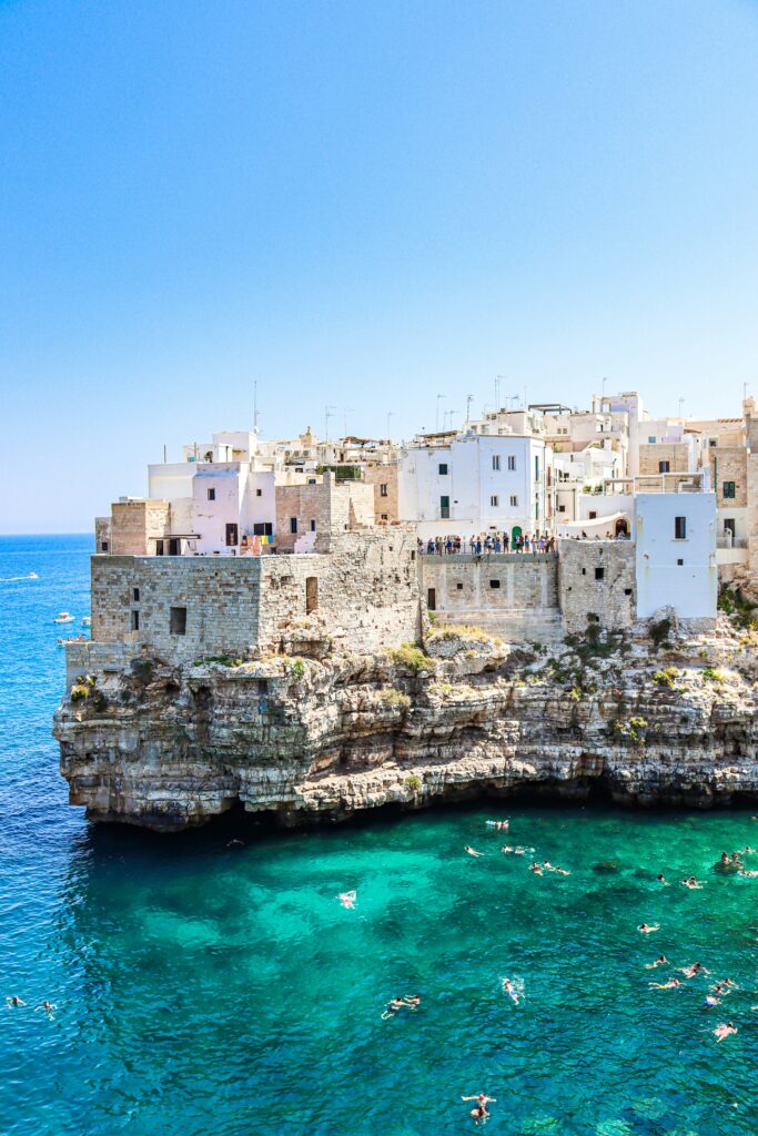 1744201517-vincenzo-de-simone-ag-2vUYJLpM-unsplash-683x1024.jpg
