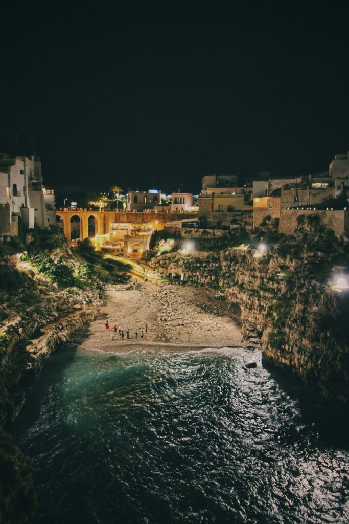 1744202146-valerio-giannattasio-awxK3g0ou1Y-unsplash-683x1024.jpg