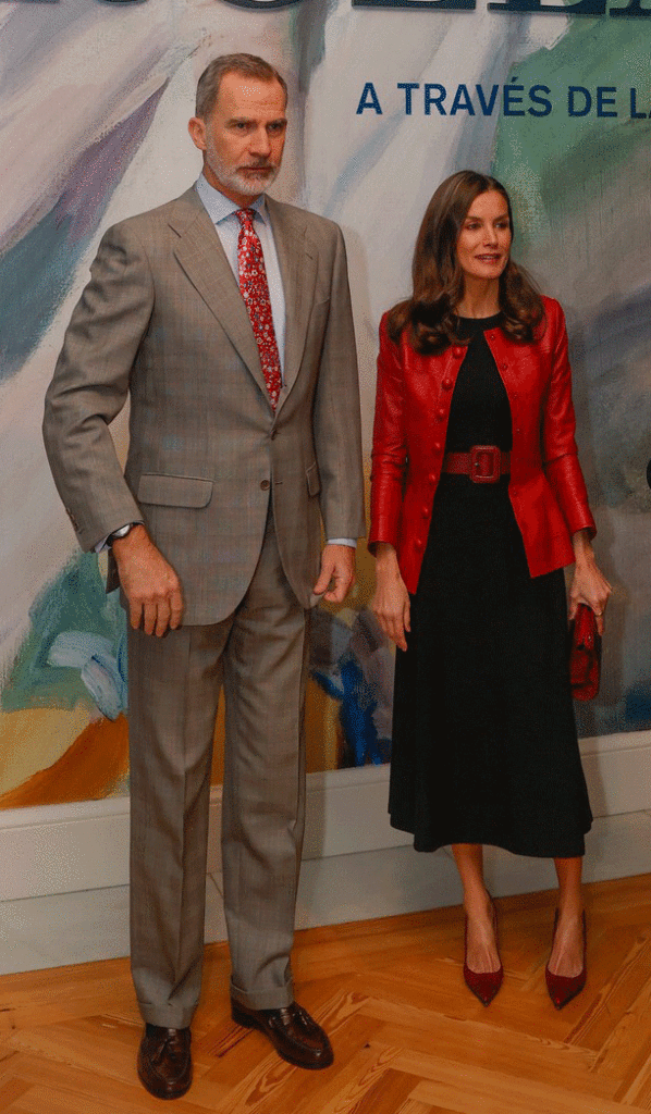 1676632734-Spanish-Royals-attends-Opening-the-exhibition-Sorolla-through-light-598x1024.gif