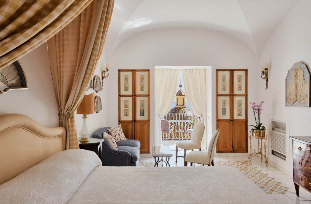 1751270975-Le_Sirenuse_Room_34-0089-2_Photographer-credit_-Brechenmacher-Baumann-1024x672.jpg
