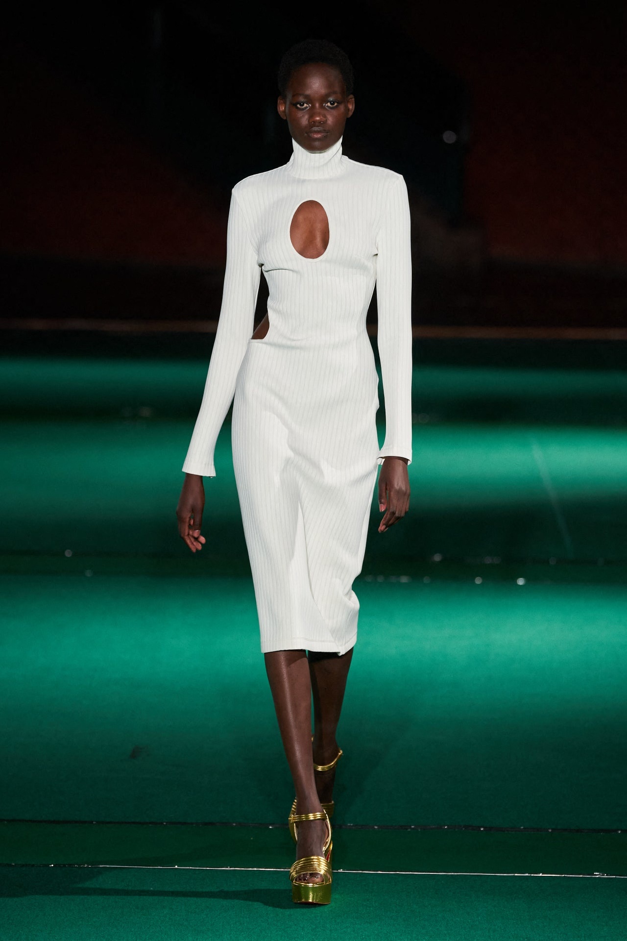 1649329299-Defile-Halpern-automne-hiver-2022-2023-lors-de-la-fashion-week-r-Londres-profimedia-0663946551.jpg