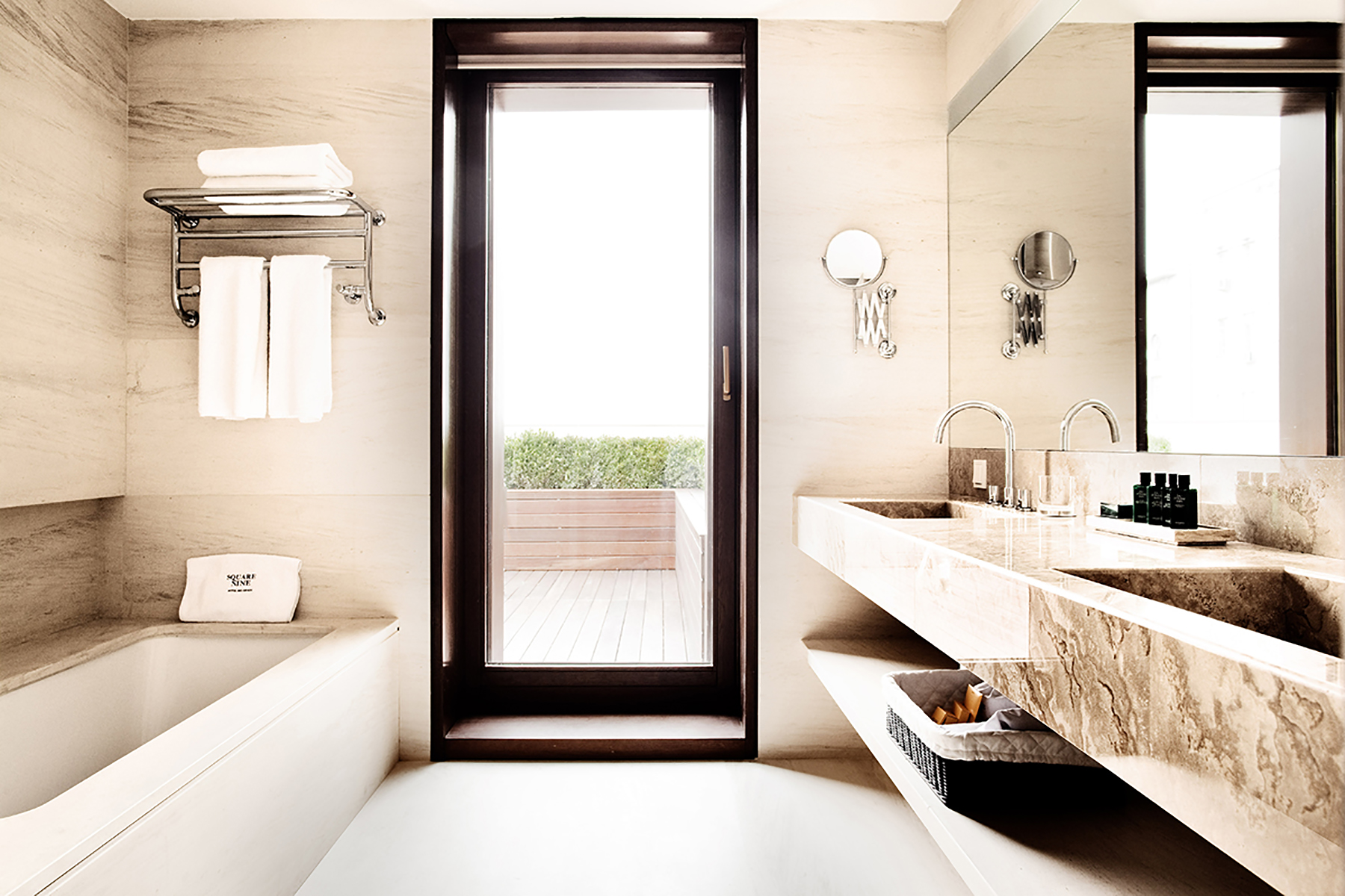 1659607000-Presidential-Suite-bathroom.jpg