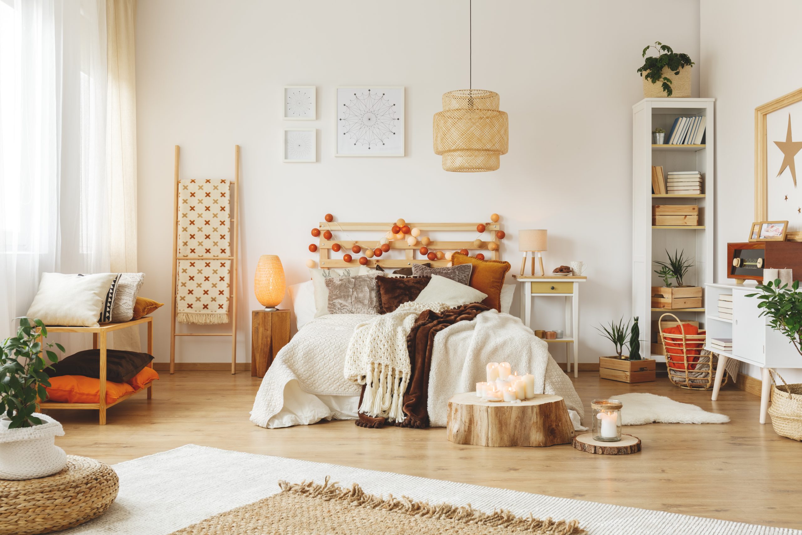 Big,Wooden,Lampshade,Hanging,In,A,Bright,Bedroom