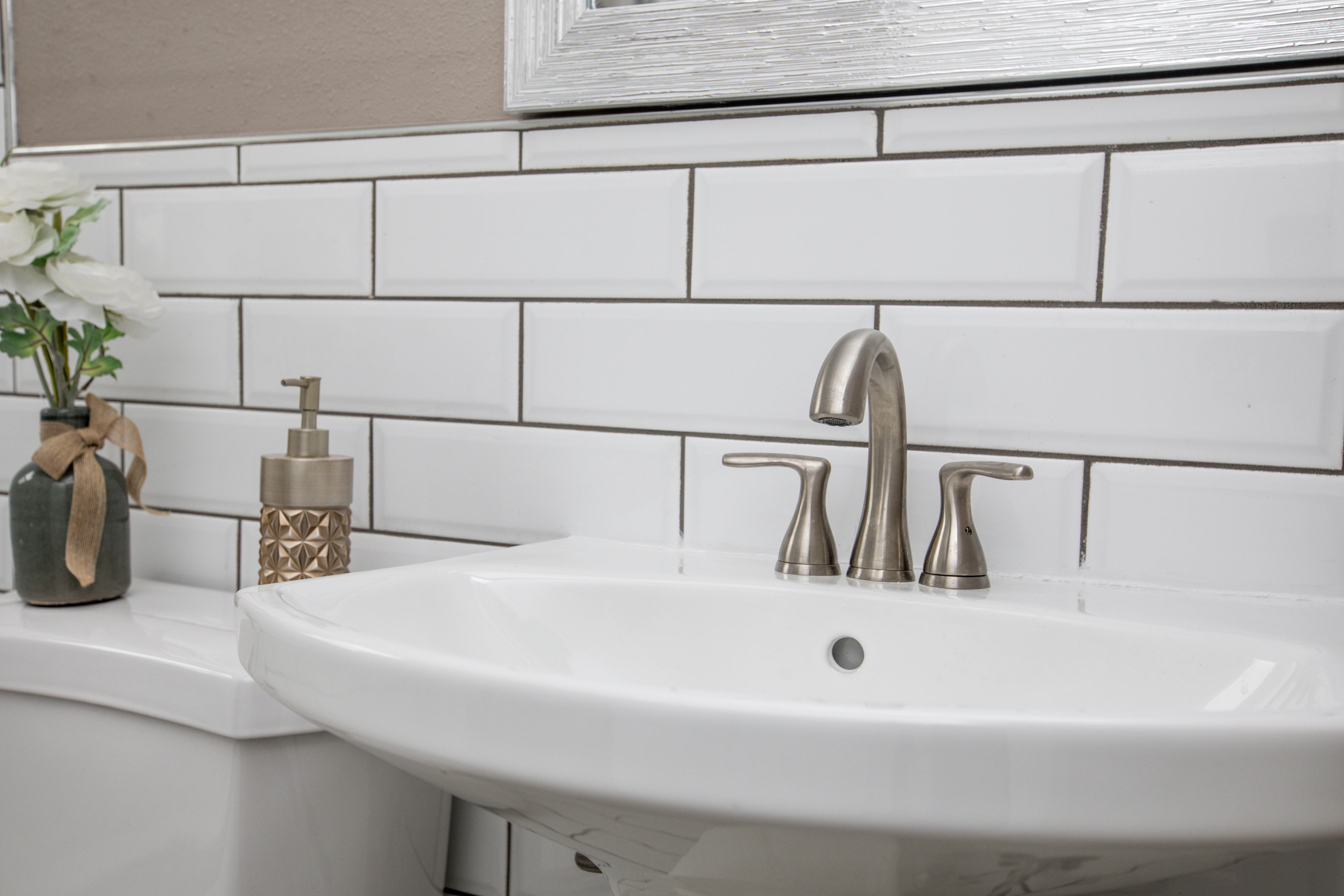 Bathroom,Sink,Shot,Close,Up,With,A,Modern,Design,White