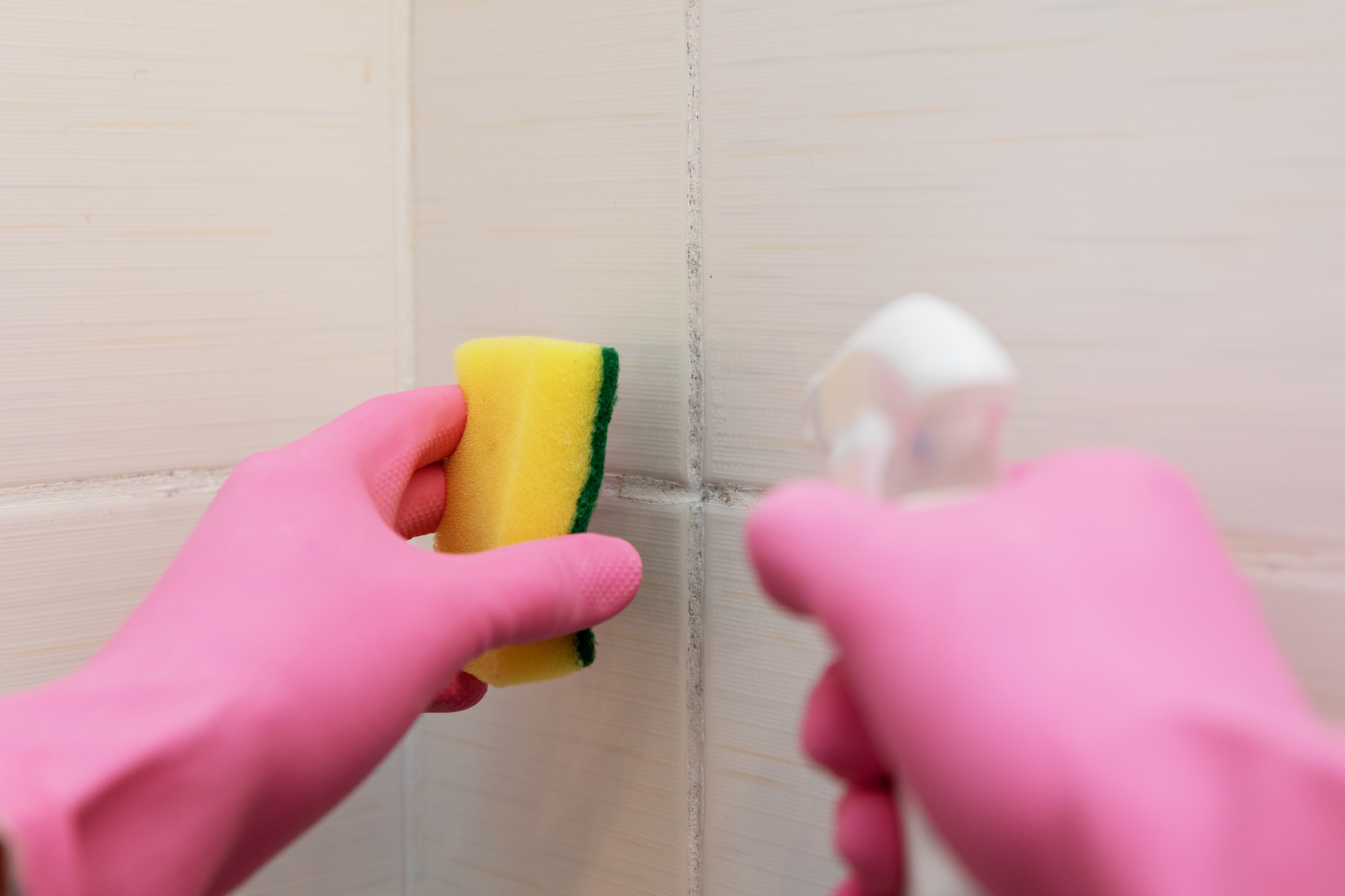 Dirty,Tile,Cleaning,And,Mold,Removing,From,Grout