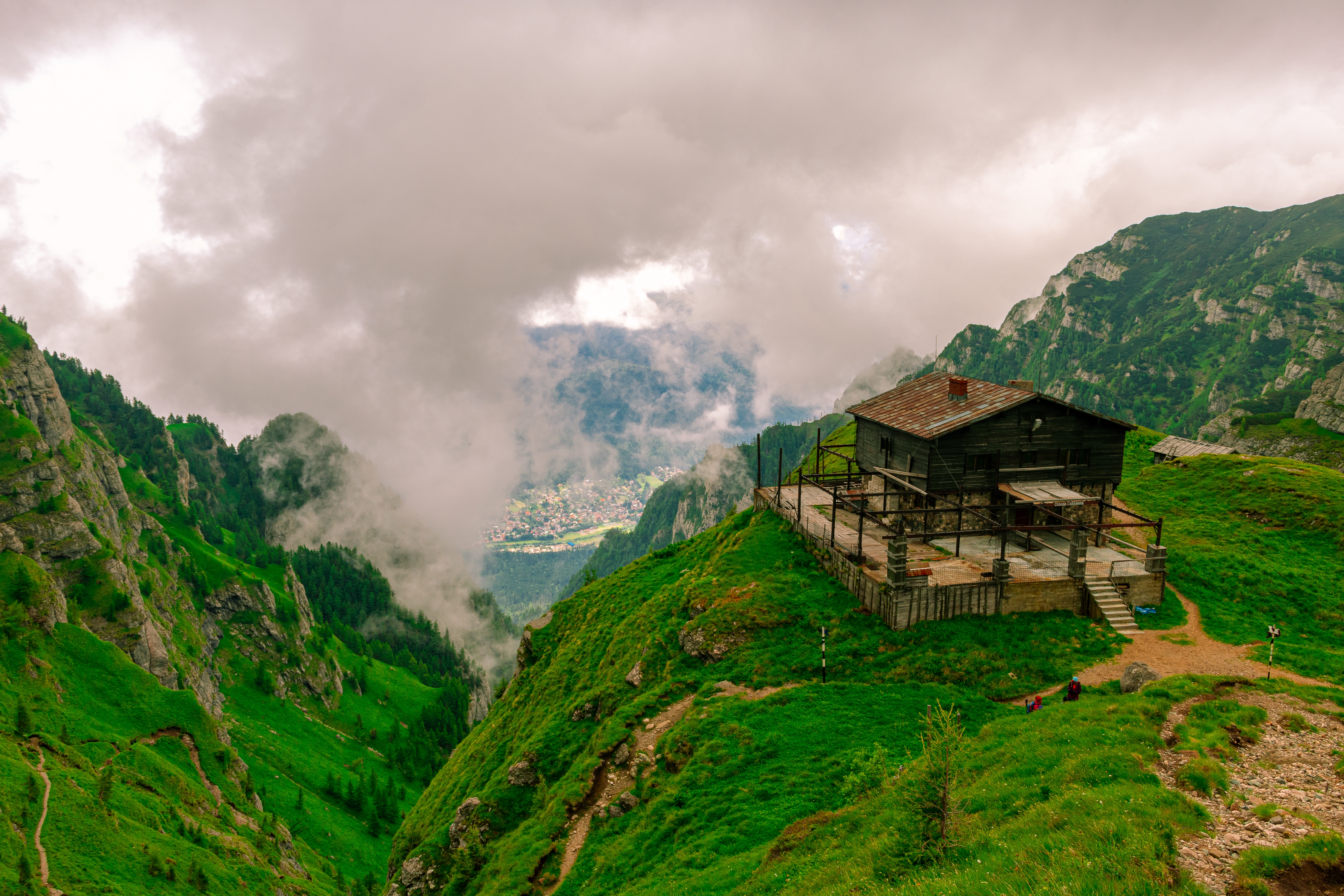 Landscape,Photography,Of,The,Caraiman,Mountain,Cabin,,Located,In,Bucegi