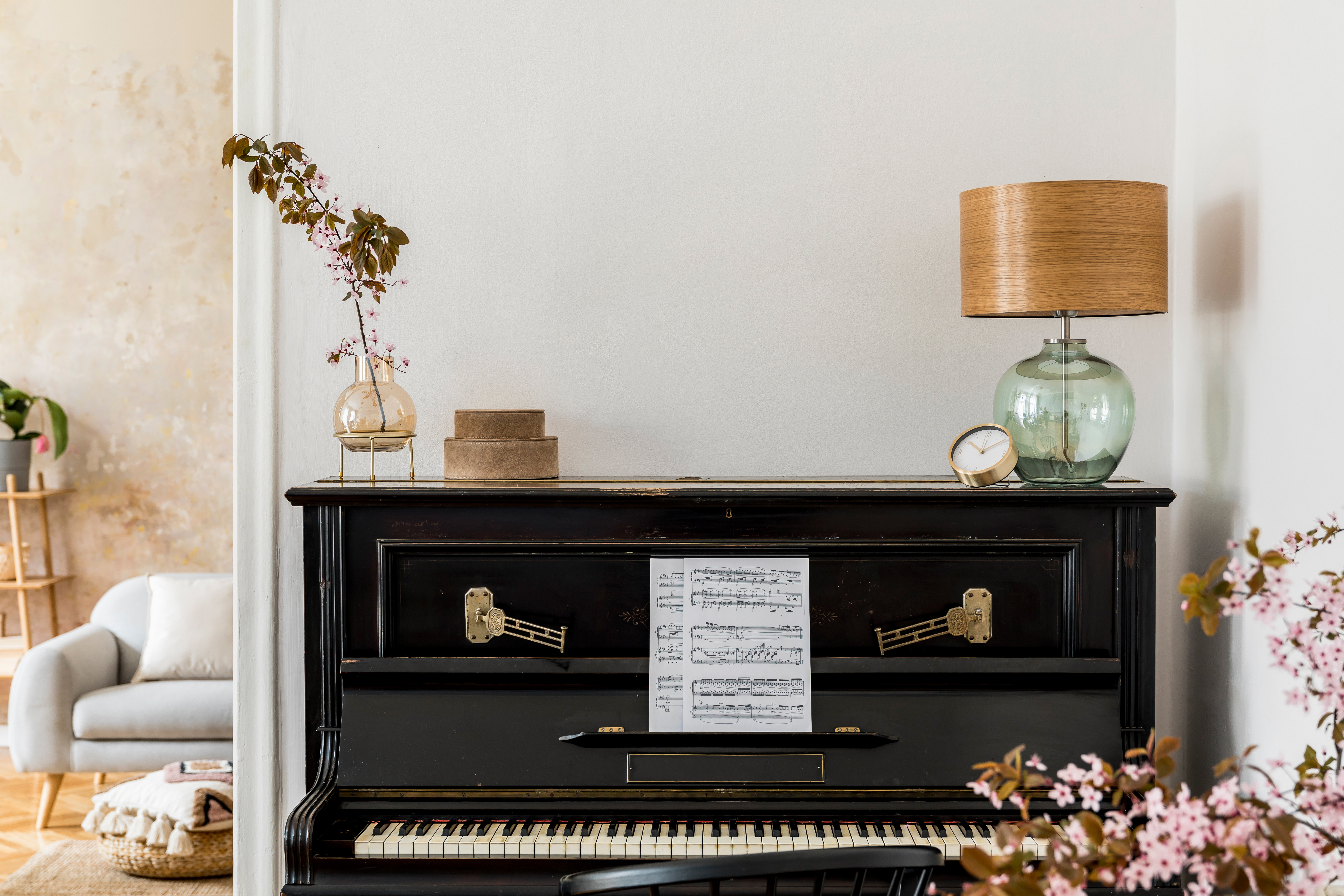 Stylish,Composition,At,Living,Room,Interior,With,Black,Piano,,Dried