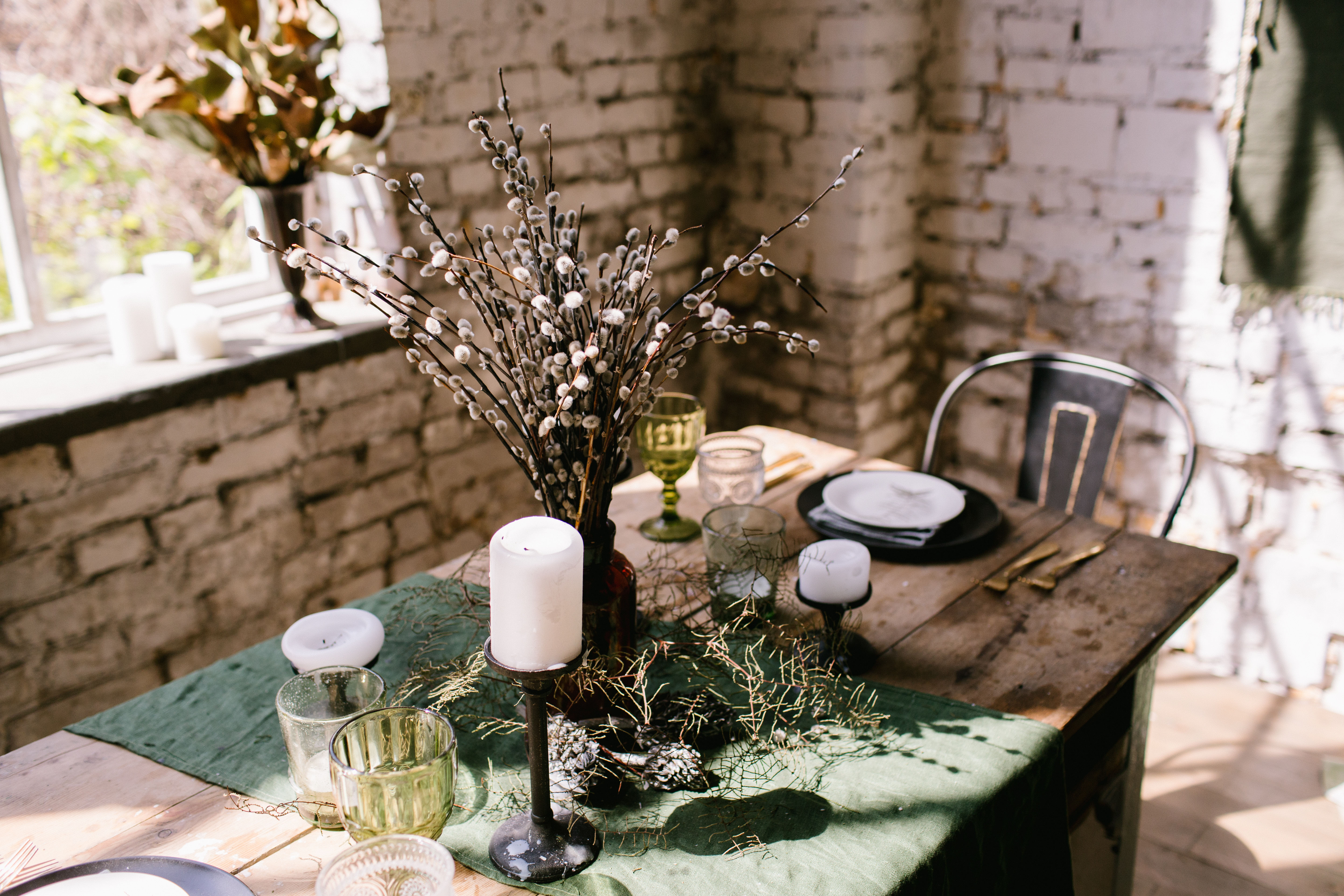 Spring,Decor,,Dinner,Table,With,Candles,And,Herbs