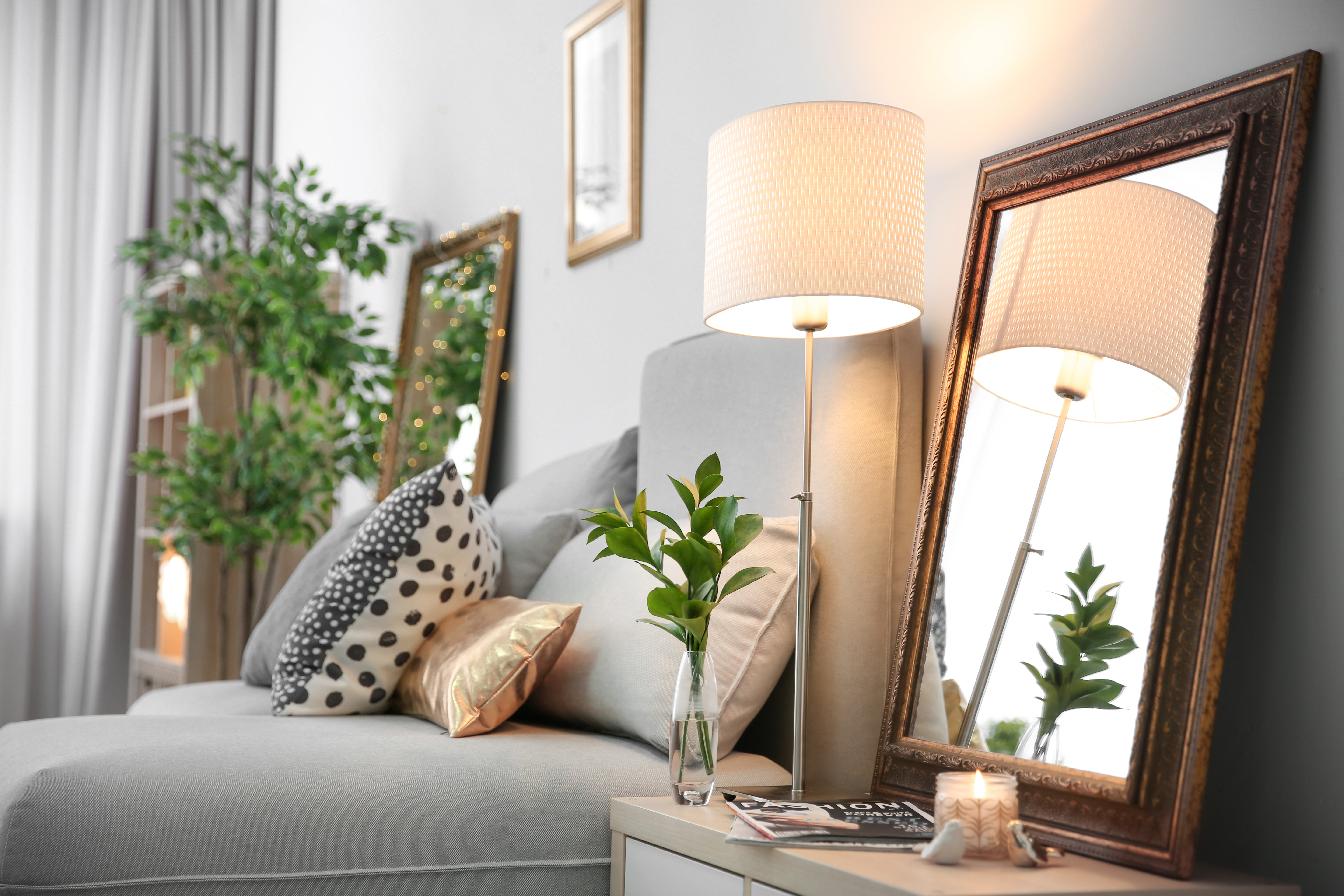 Elegant,Room,Interior,With,Mirror,On,Nightstand