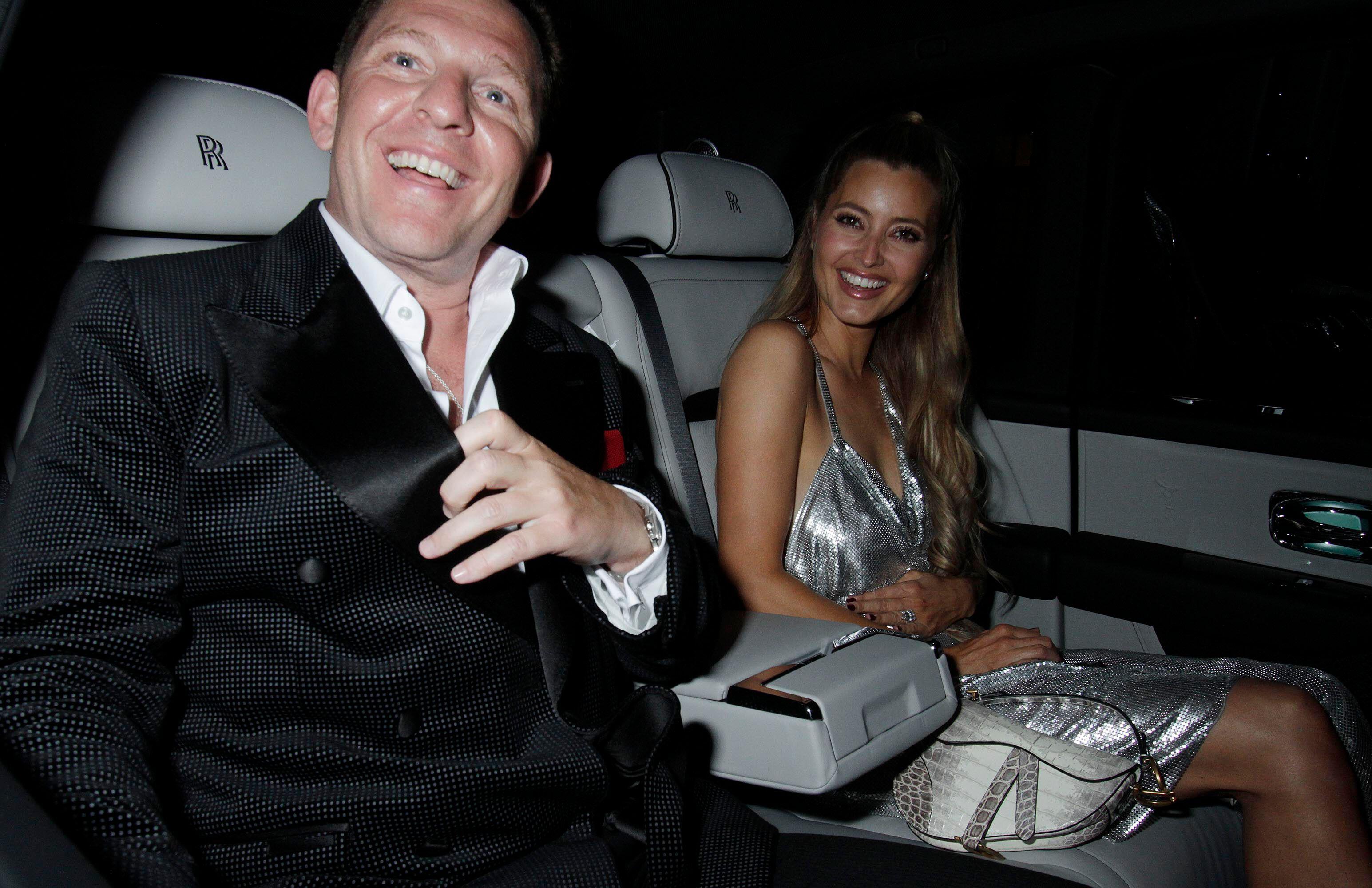 Claridges yesterday and David Williams had his birthday party there and a lot of people turned up. We did not get everybody because some of them went out the backwhy?????anyway Amanda holden liz Hurley Hugh grant nick candy with holly valance ayda Mary ma