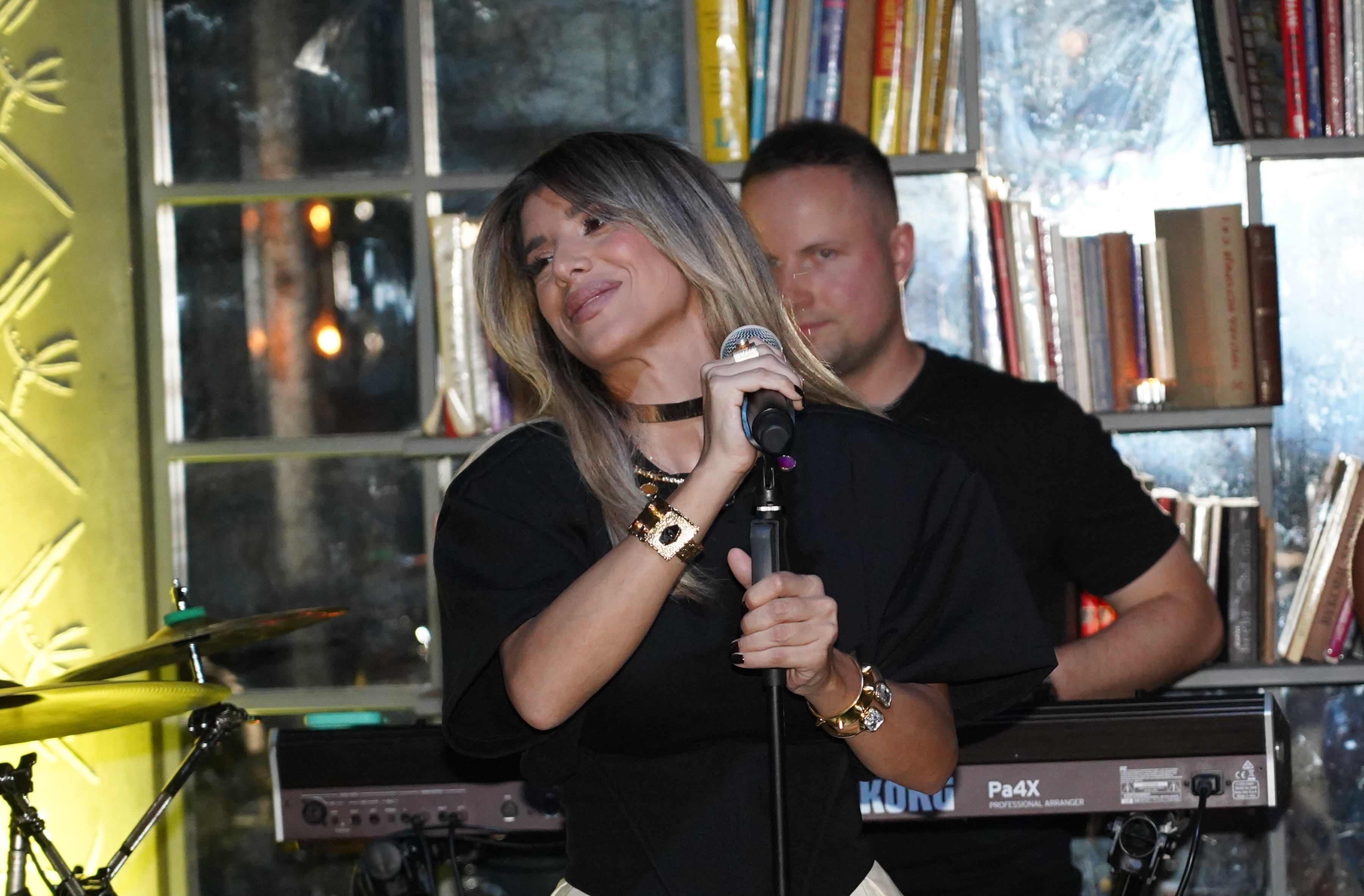 Pop star Jovana Pajic performed at Cafe Lavash.Pop zvezda Jovana Pajic je nastupila u Cafe Lavashu.