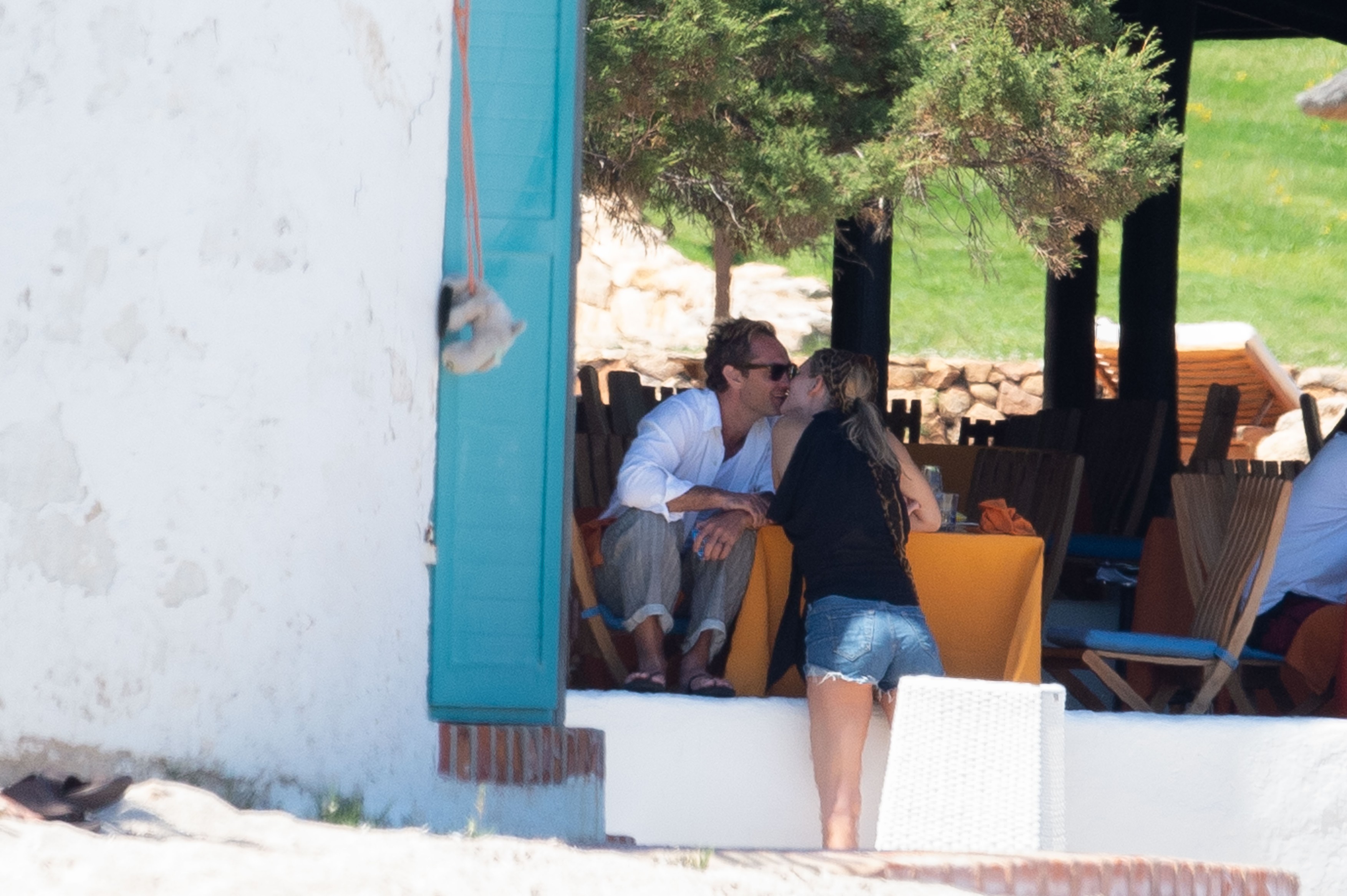 Exclusif: Jude Law et Philippa Coan en Sardaigne/ LAFAT. NC/NW