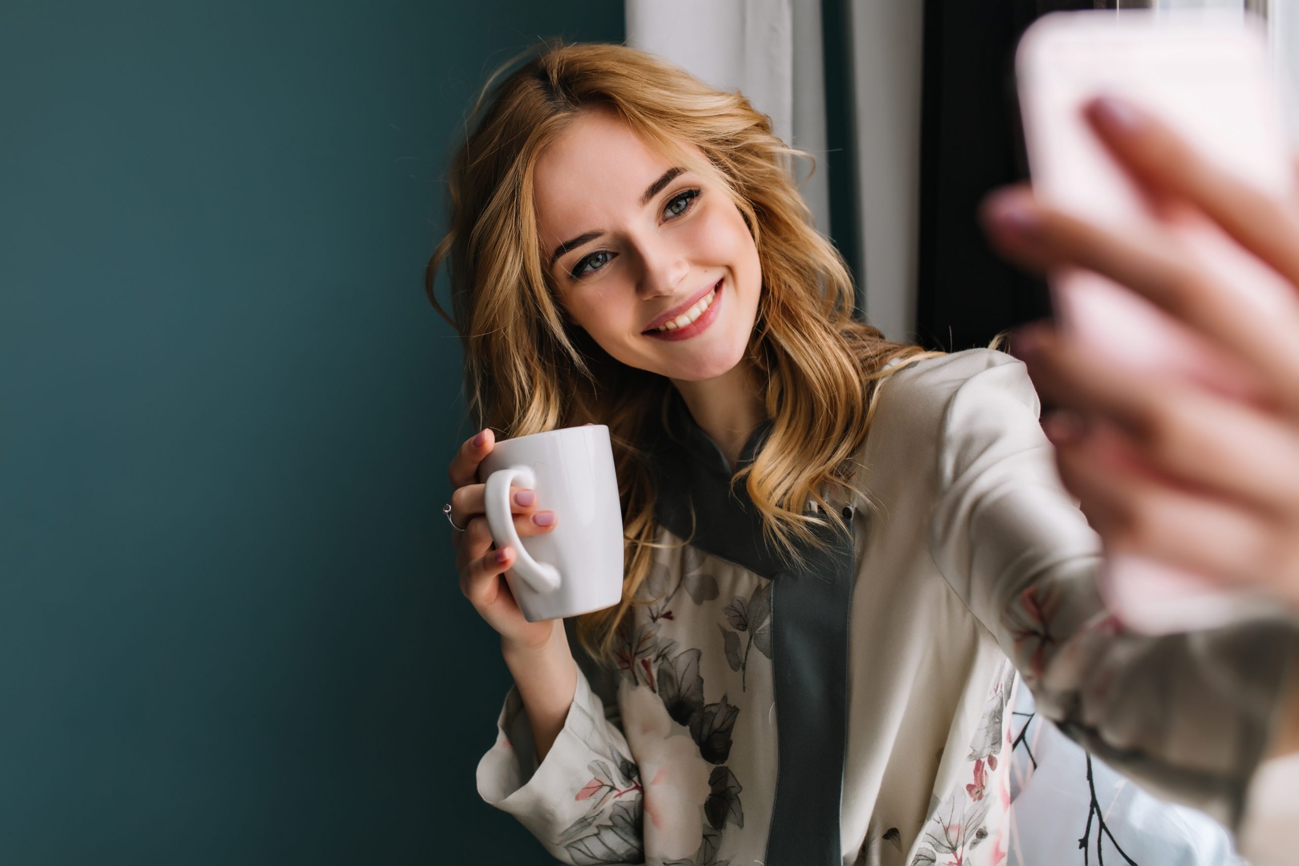 Žena, devojka, selfi, slikanje. 5 znakova da imate veliki ego