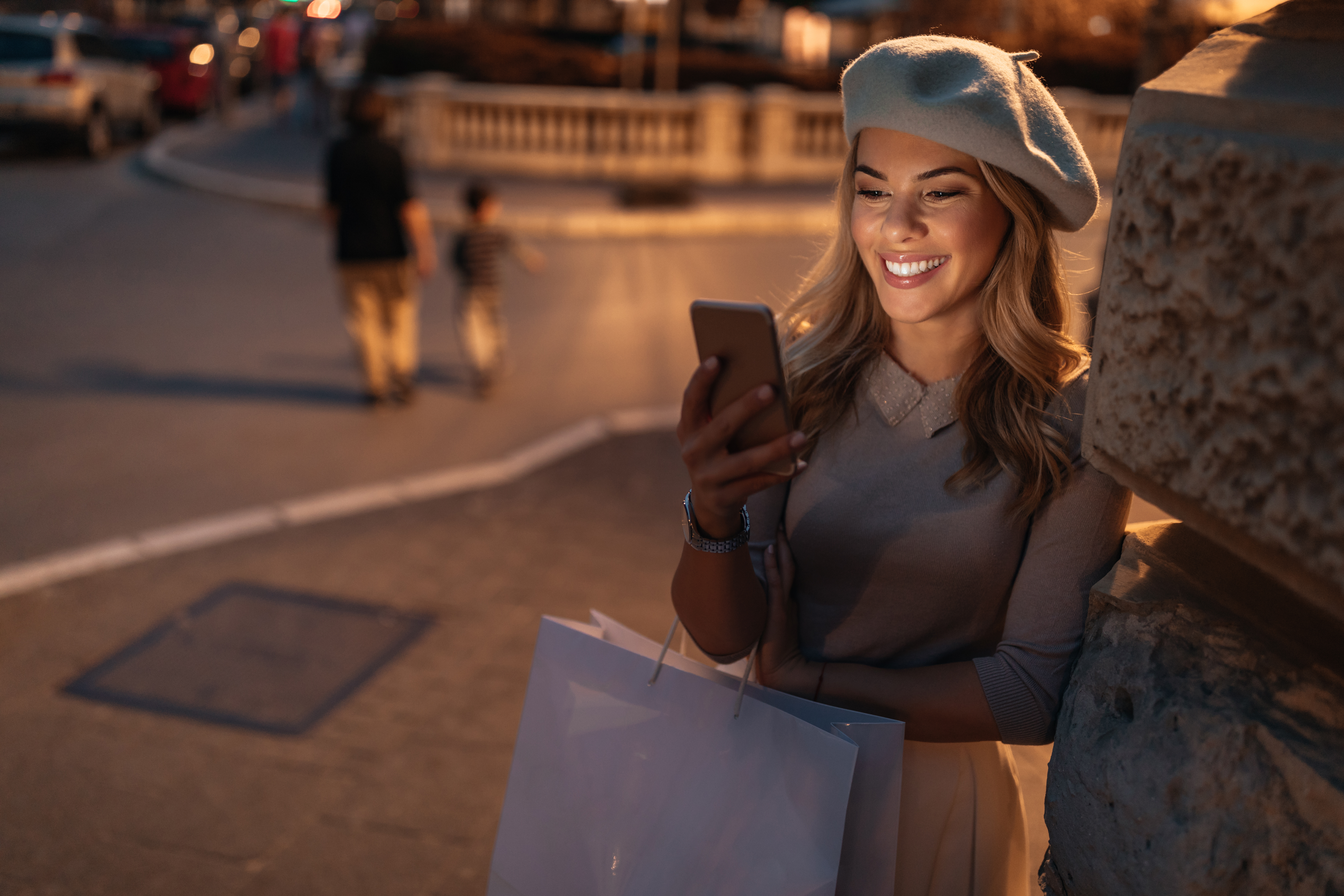 Cropped,Shot,Of,A,Beautiful,Girl,Looking,At,Her,Mobile