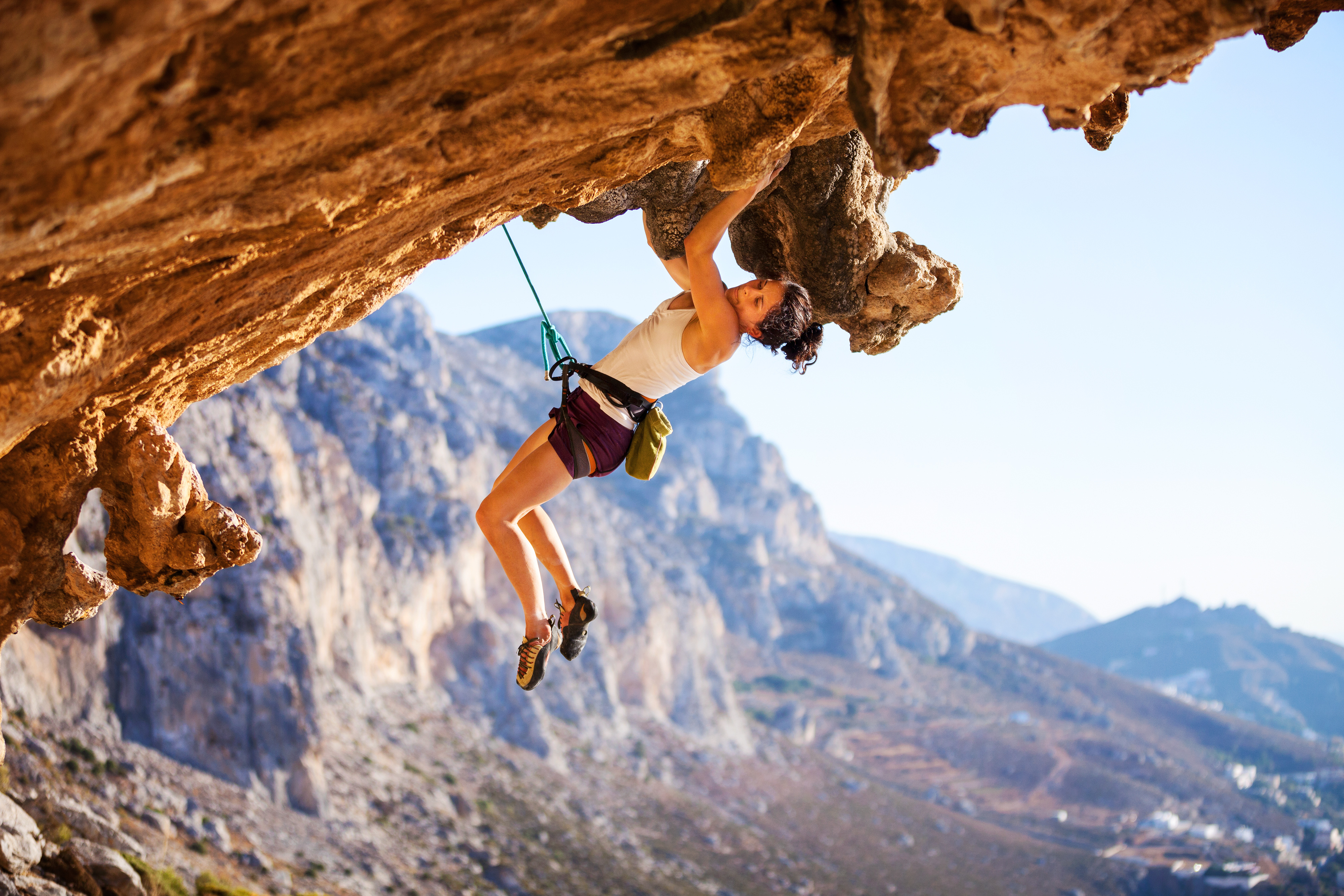 Young,Female,Rock,Climber,On,A,Cliff