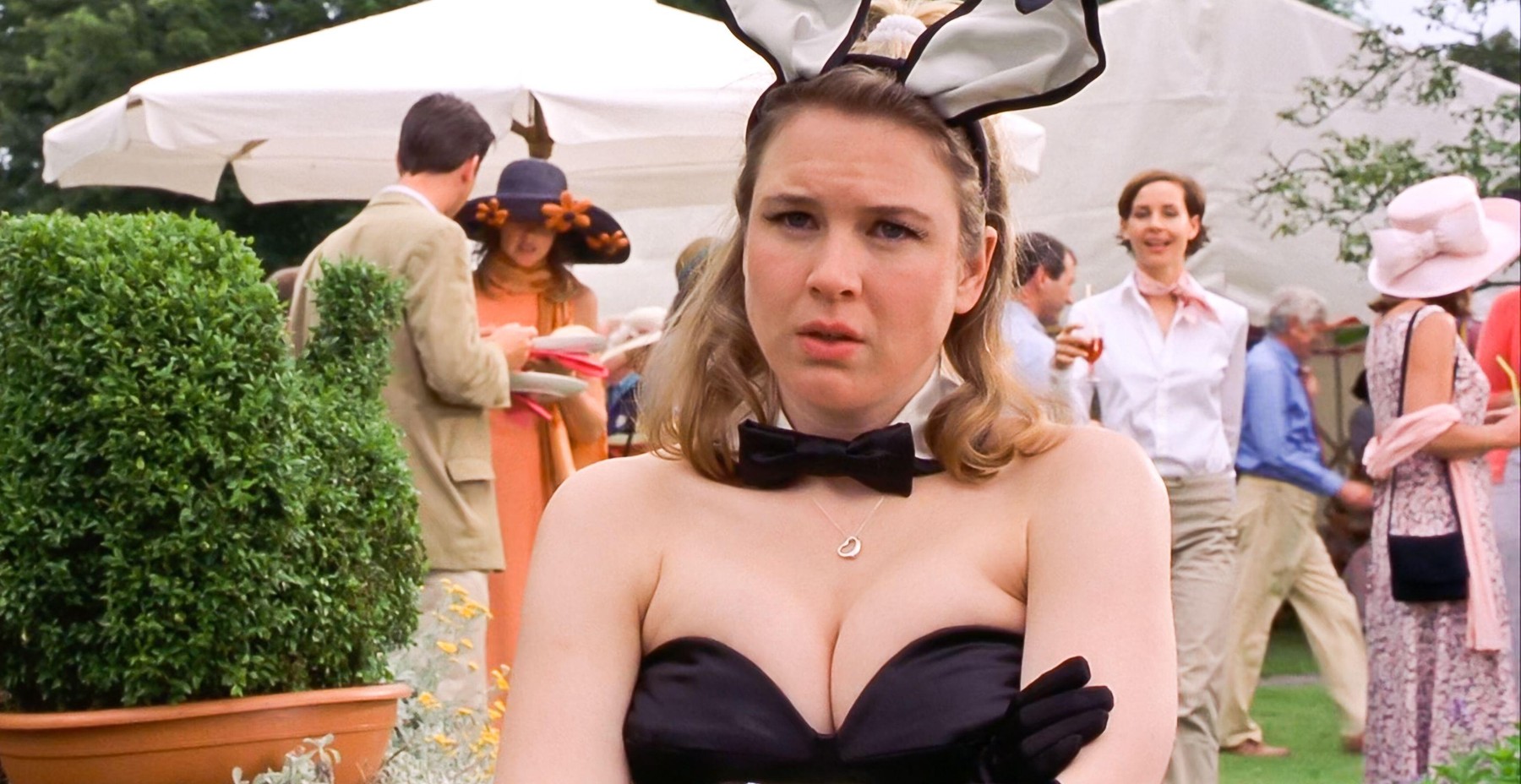 UK. Renee Zellweger in a scene from ©Miramax film: Bridget Jones's Diary (2001).Plot: Bridget Jones is determined to improve herself while she looks for love in a year in which she keeps a personal diary. Ref:  LMK110-J6973-131120Supplied by LMKMEDIA.