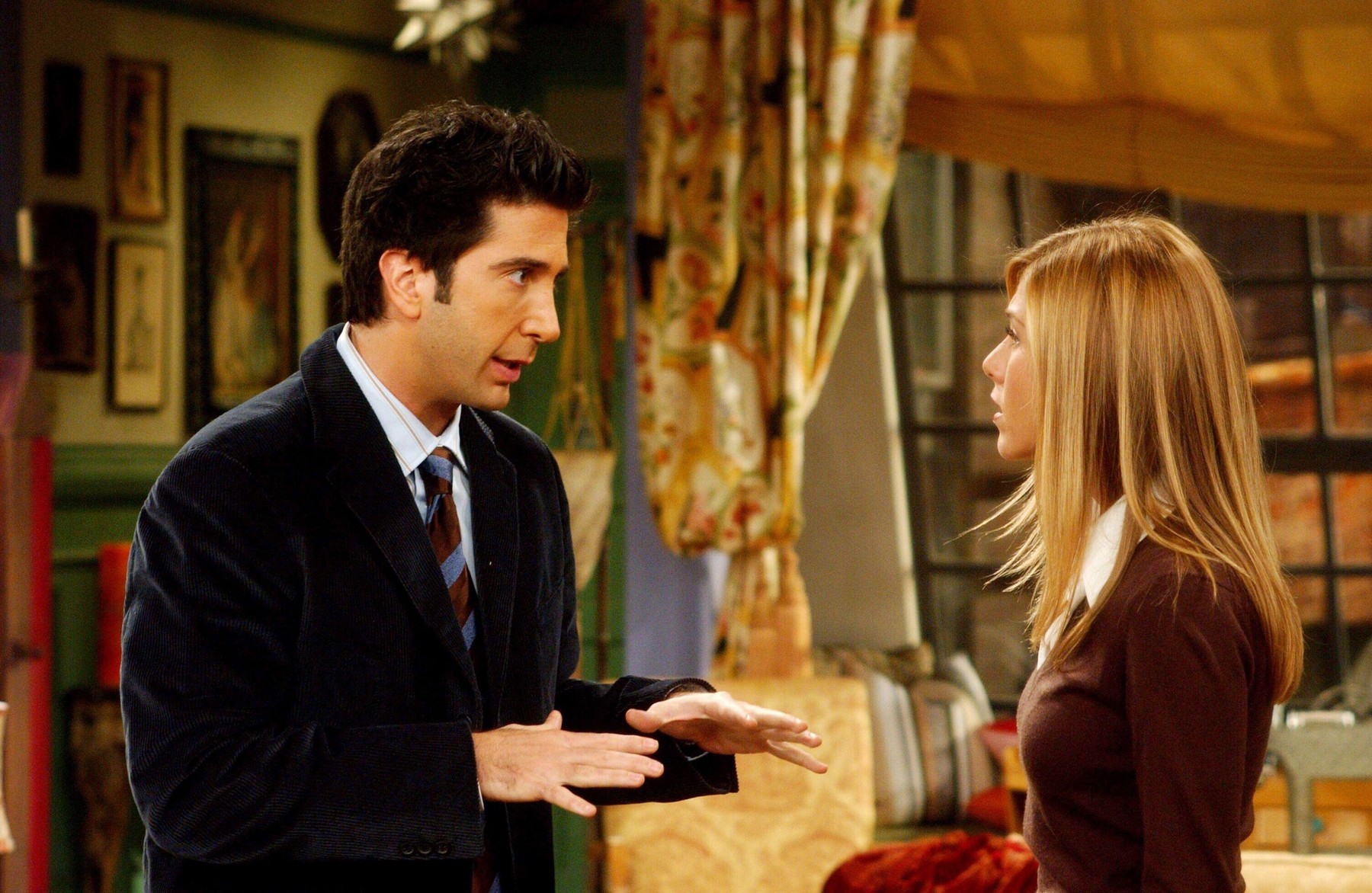 LIBRARY. USA. David Schwimmer and Jennifer Aniston  in the ©Warner Bros. TV series : Friends - season 10 ( 1994-2004 ) Ref:   LMK106-J6677-220420Supplied by LMKMEDIA. Editorial Only.Landmark Media is not the copyright owner of these Film or TV stills b