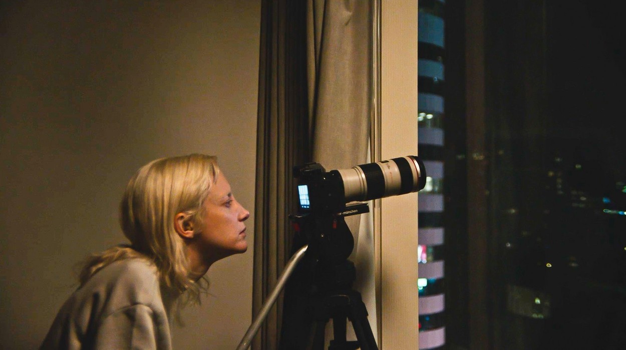 USA. Andrea Riseborough  in a scene from the ©Neon  new film : Possessor (2020). Plot: Possessor follows an agent who works for a secretive organization that uses brain-implant technology to inhabit other people's bodies - ultimately driving them to comm