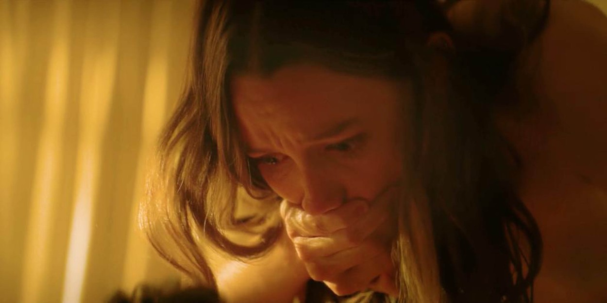 Victoria Pedretti in steamy love scenes with Penn Badgley  in the new season 2 of the TV series "You"