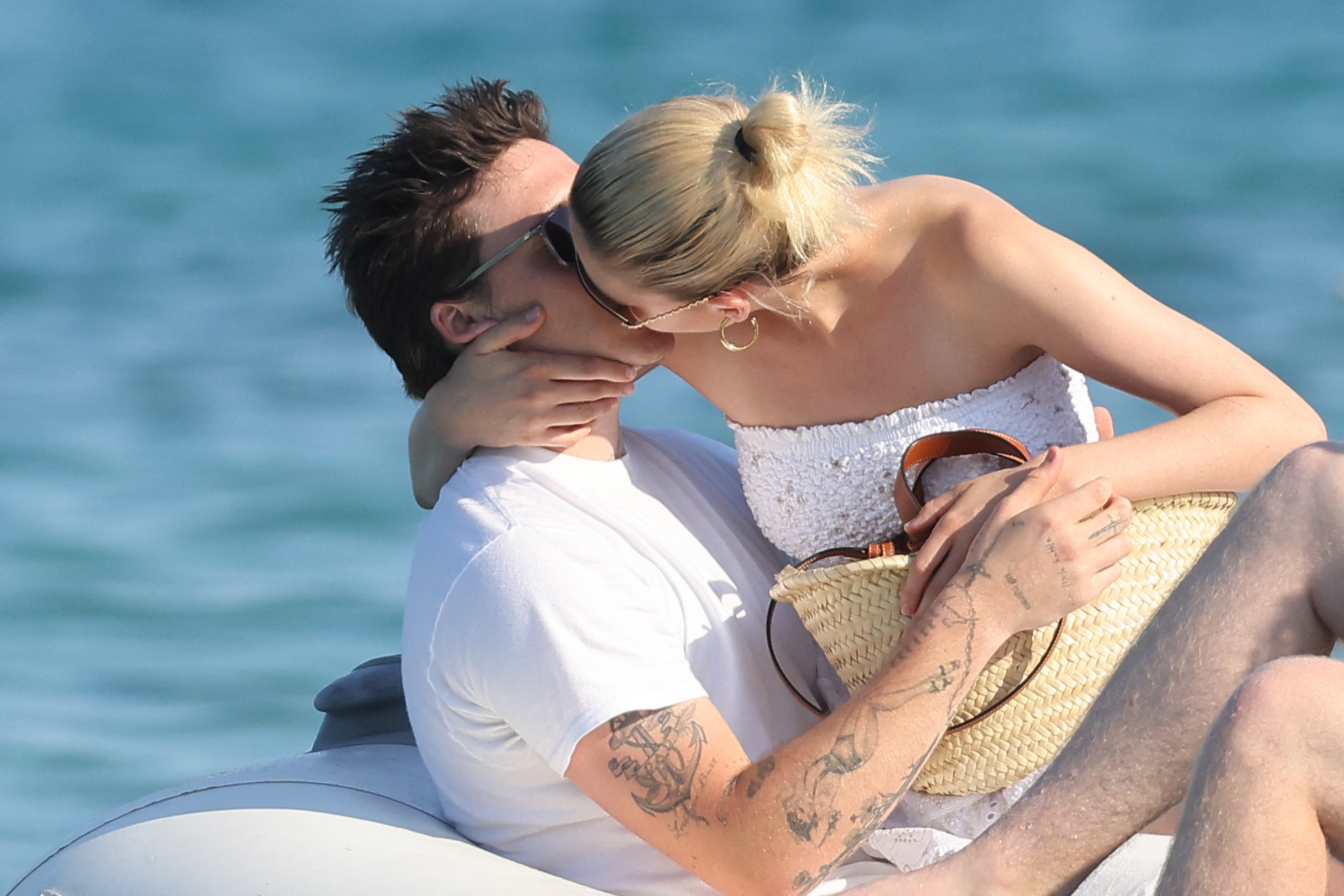 Brooklyn Beckham et sa femme Nicola Peltz ŕ leur départ du Club 55 ŕ Saint-Tropez
