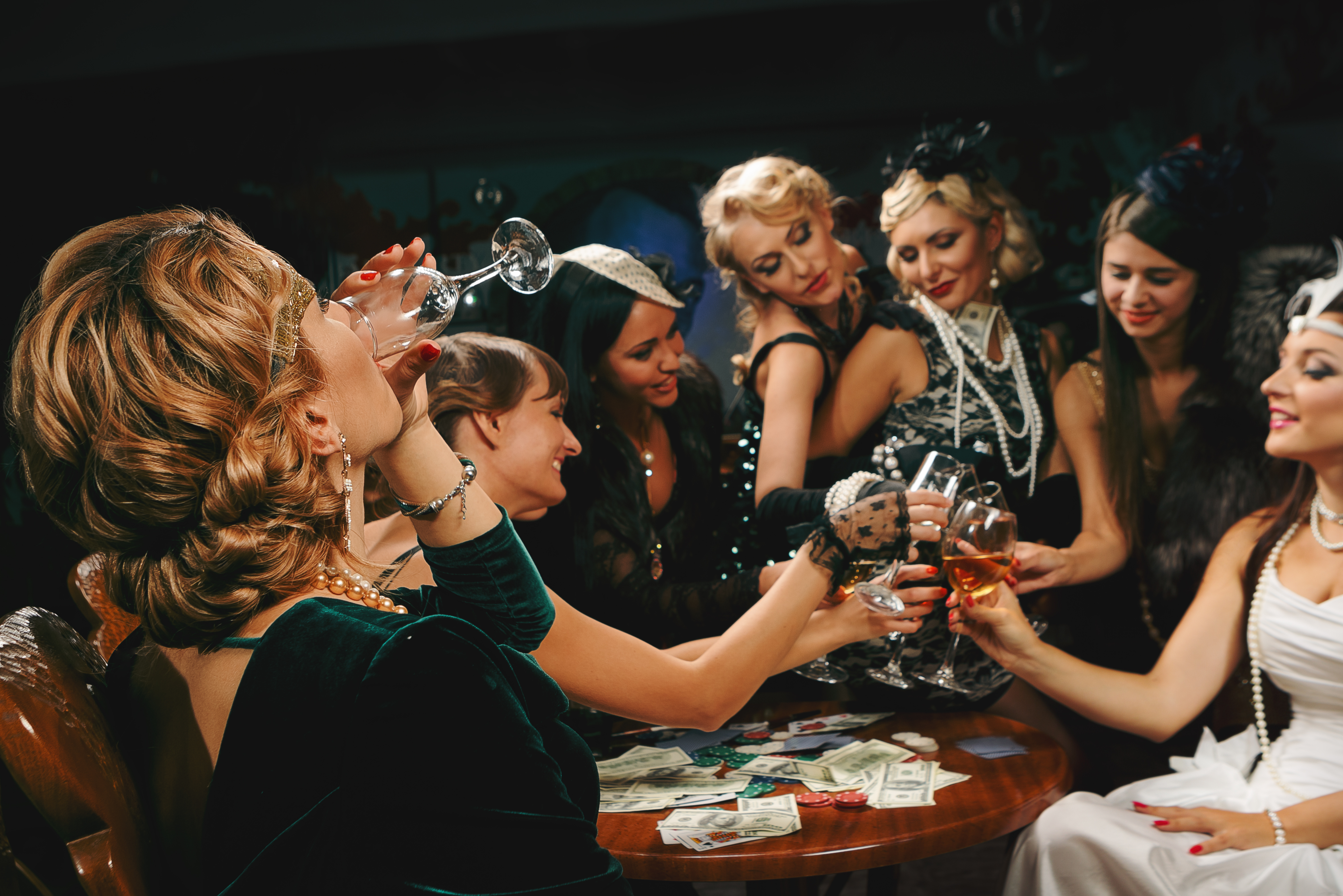 Beautiful,Women,In,Evening,Dresses,With,Champagne,Glasses