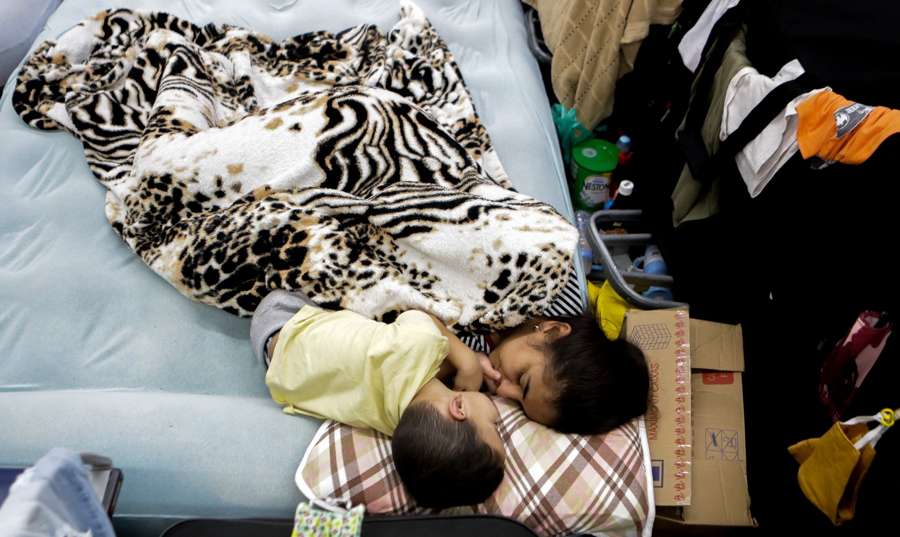 COVID19: colombians set up camp in Guarulhos  Airport in Sao Paolo