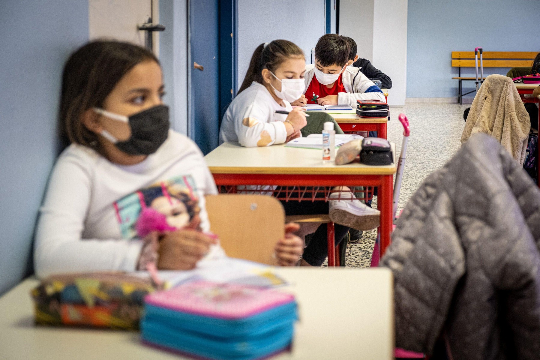 Milan - Trilussa primary school in via Graf. School in the presence, children to class with masks. single banks. (The existence of a photographic release signed by the parents of the minors visible in this photograph is confirmed) Editorial Usage Only