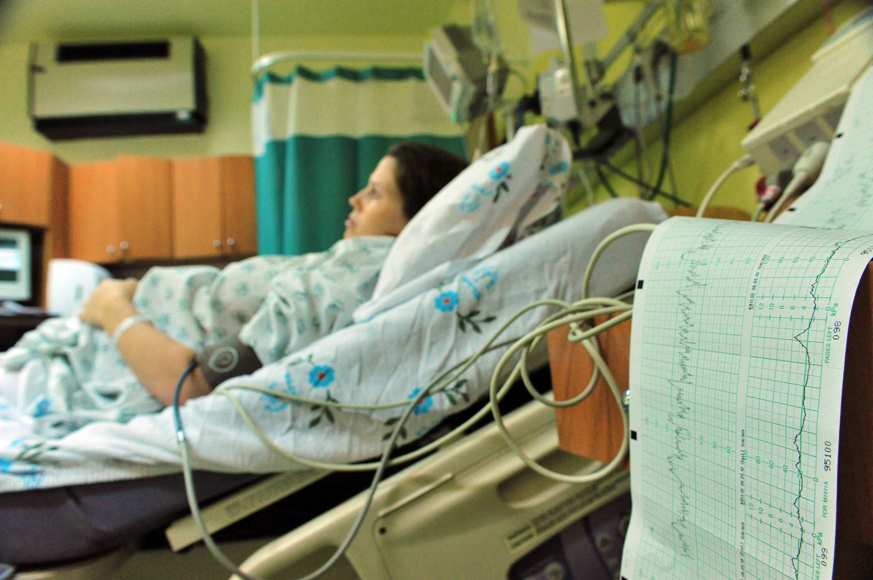 A pregnant woman labor room is about to give birth in a labor delivery room in a hospital