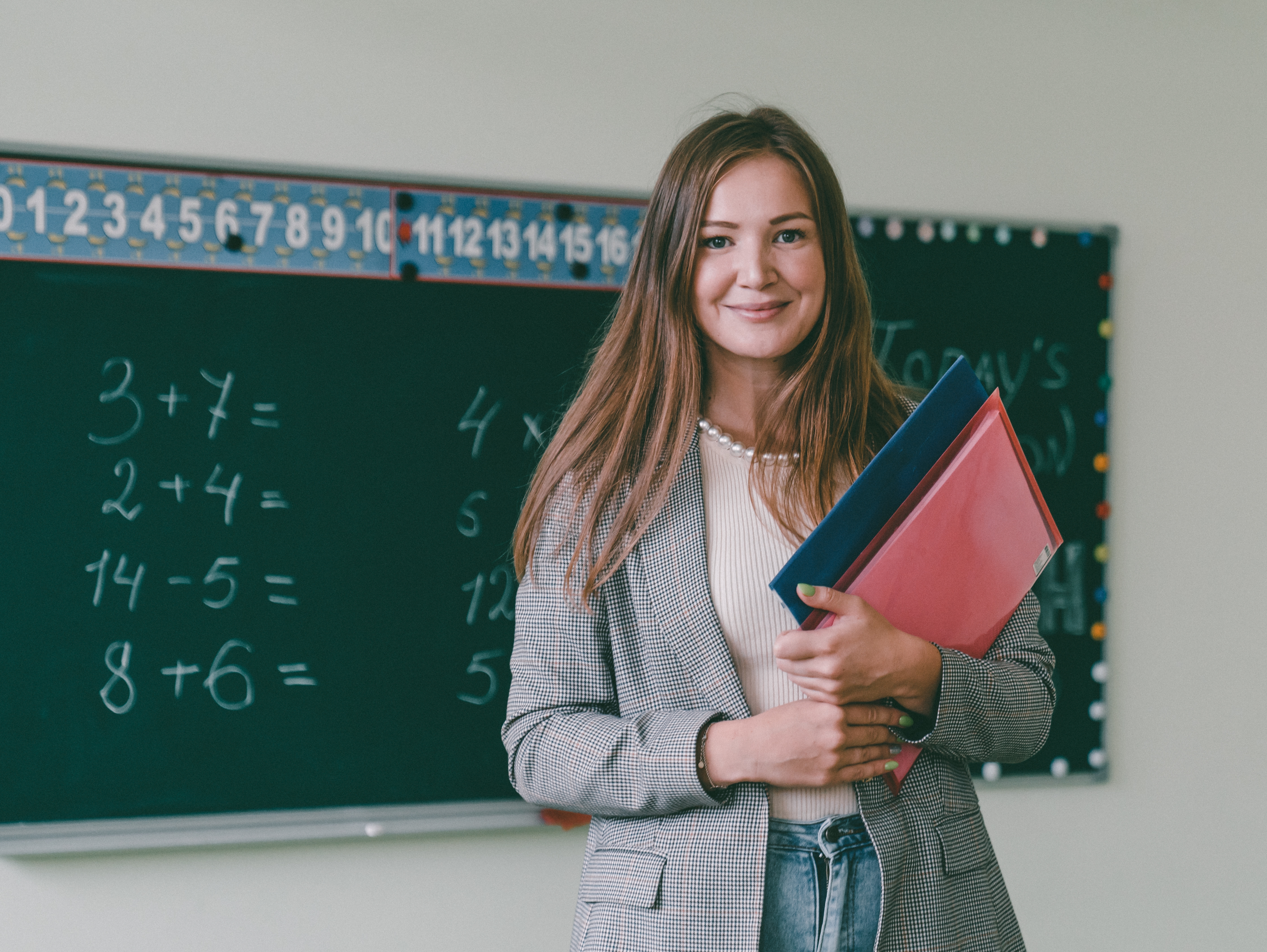 Female,Math,Teacher,In,Front,Of,The,Chalkboard