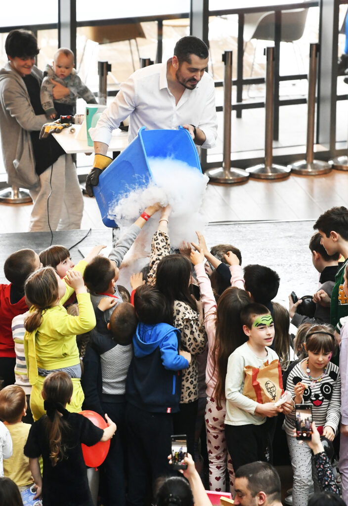 1711306933-VEC_9764-704x1024.jpg