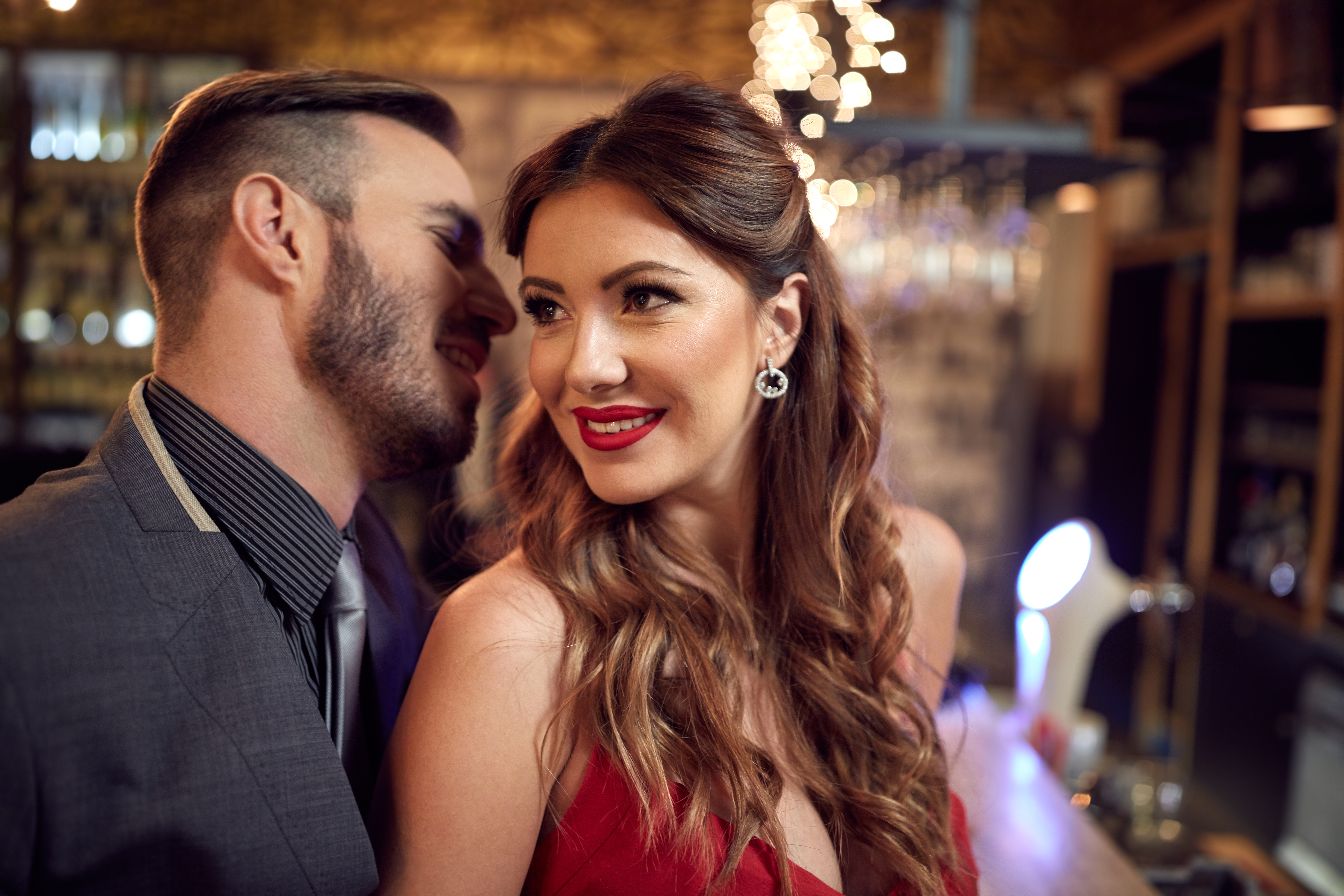 Man,And,Woman,Enjoying,In,Romantic,Relationship,In,Pub