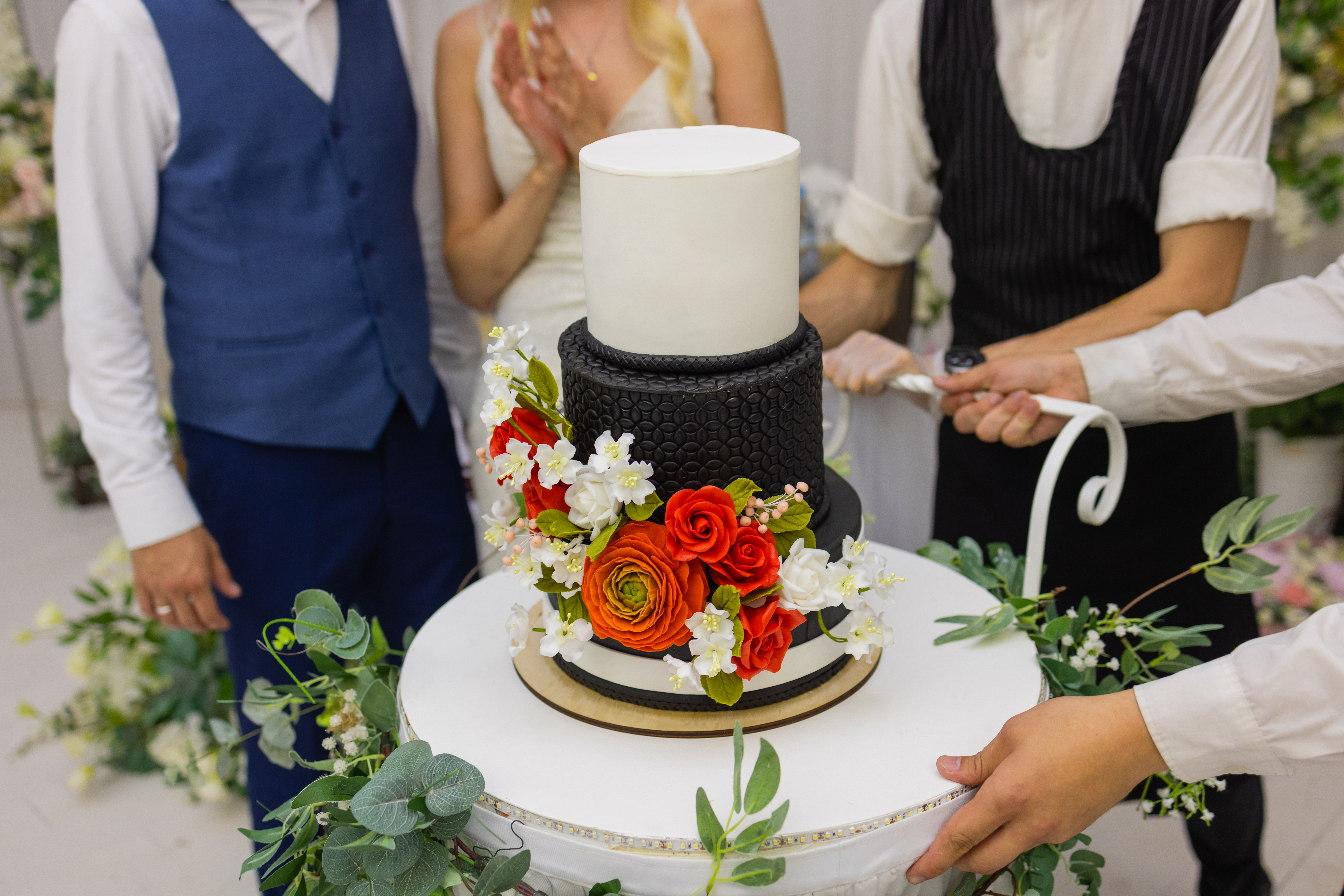 Hands,Of,Bride,And,Groom,Cut,Of,A,Slice,Of