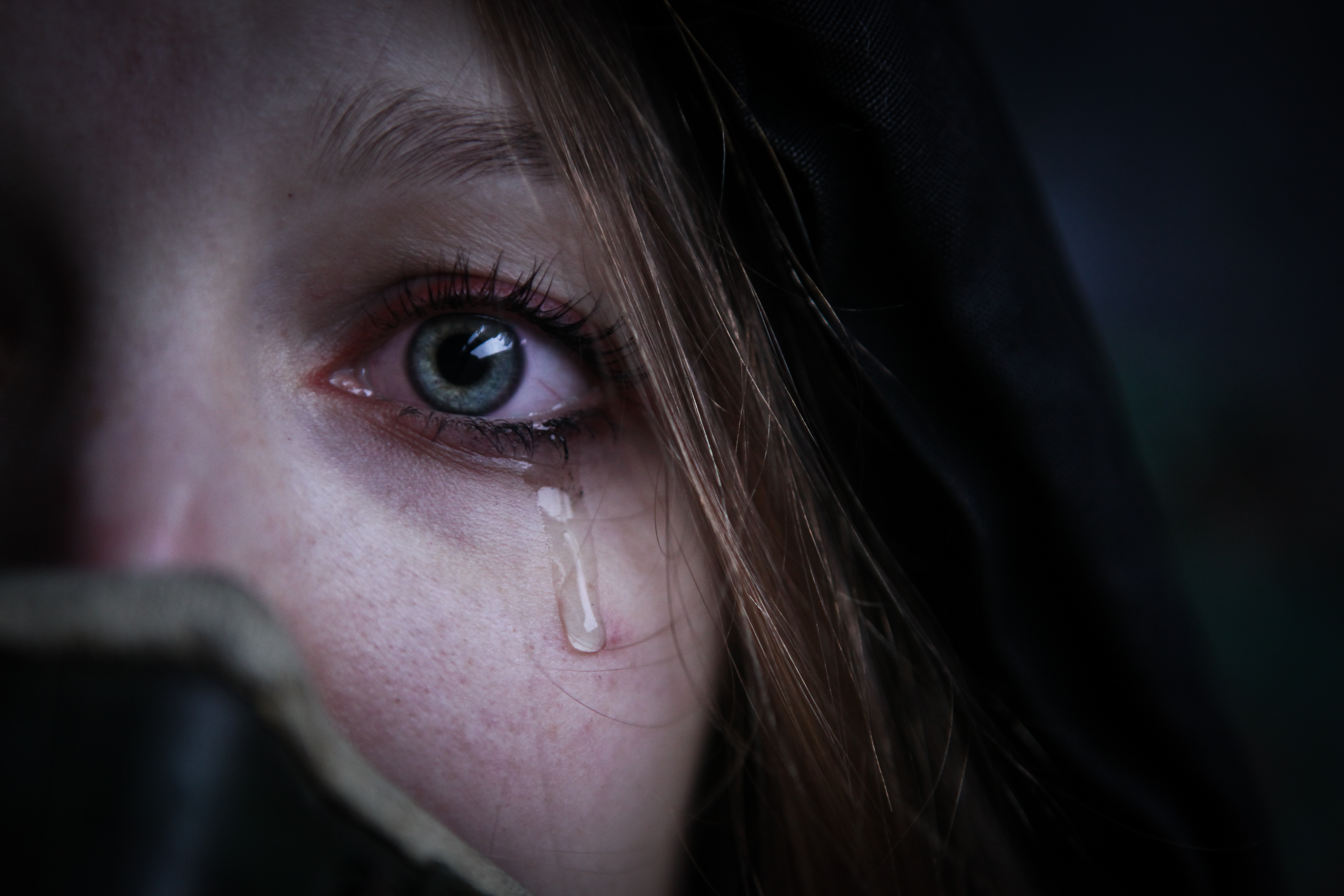 Young,Covid,,Coronavirus,Survivalist,Crying,Woman,In,Gas,Mask