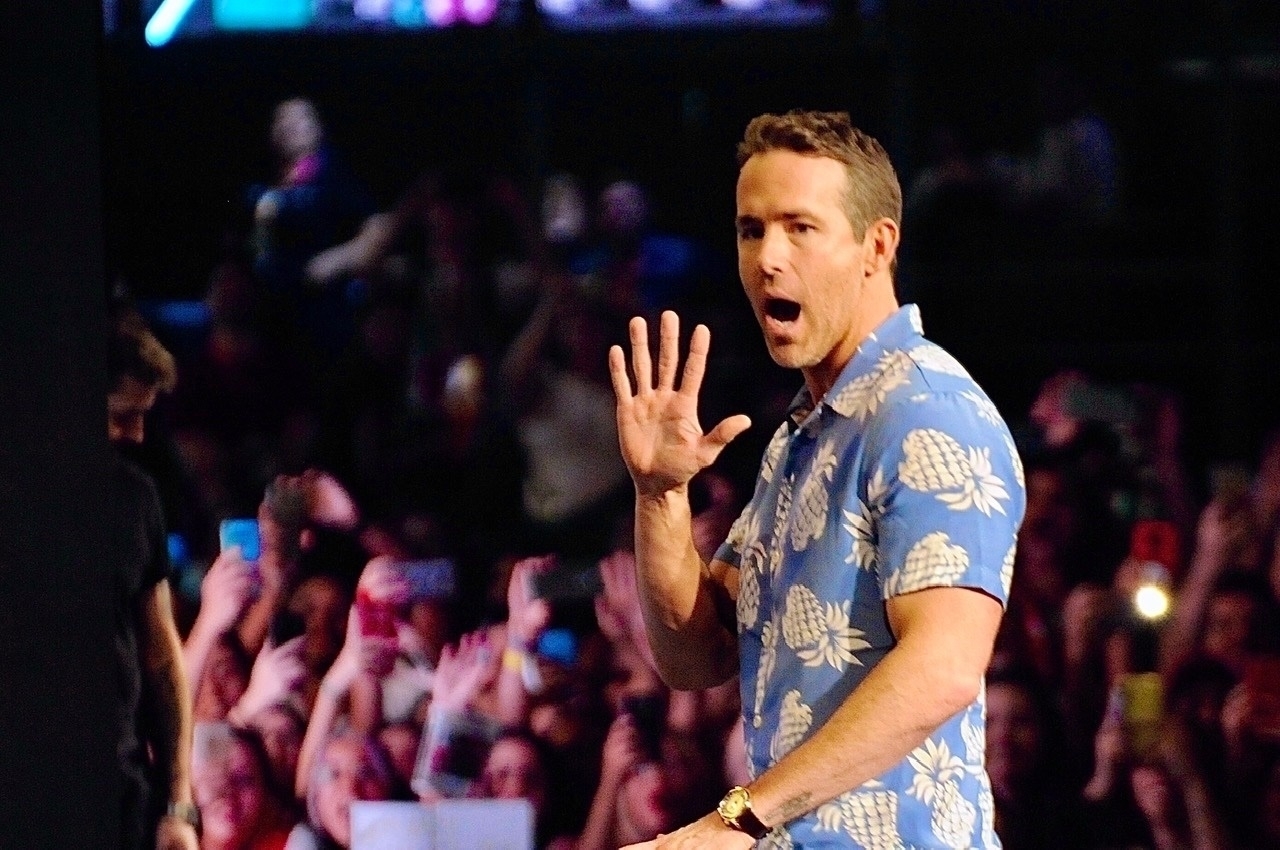 Ryan Reynolds and the '6 Underground' cast at the Omelet Arena at CCXP 19 in SP
