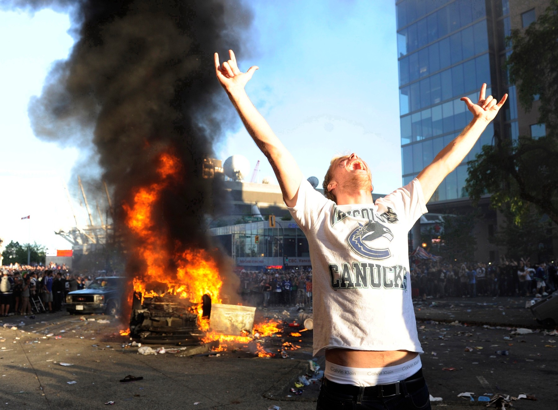Canucks Fans Riot After Cup Defeat