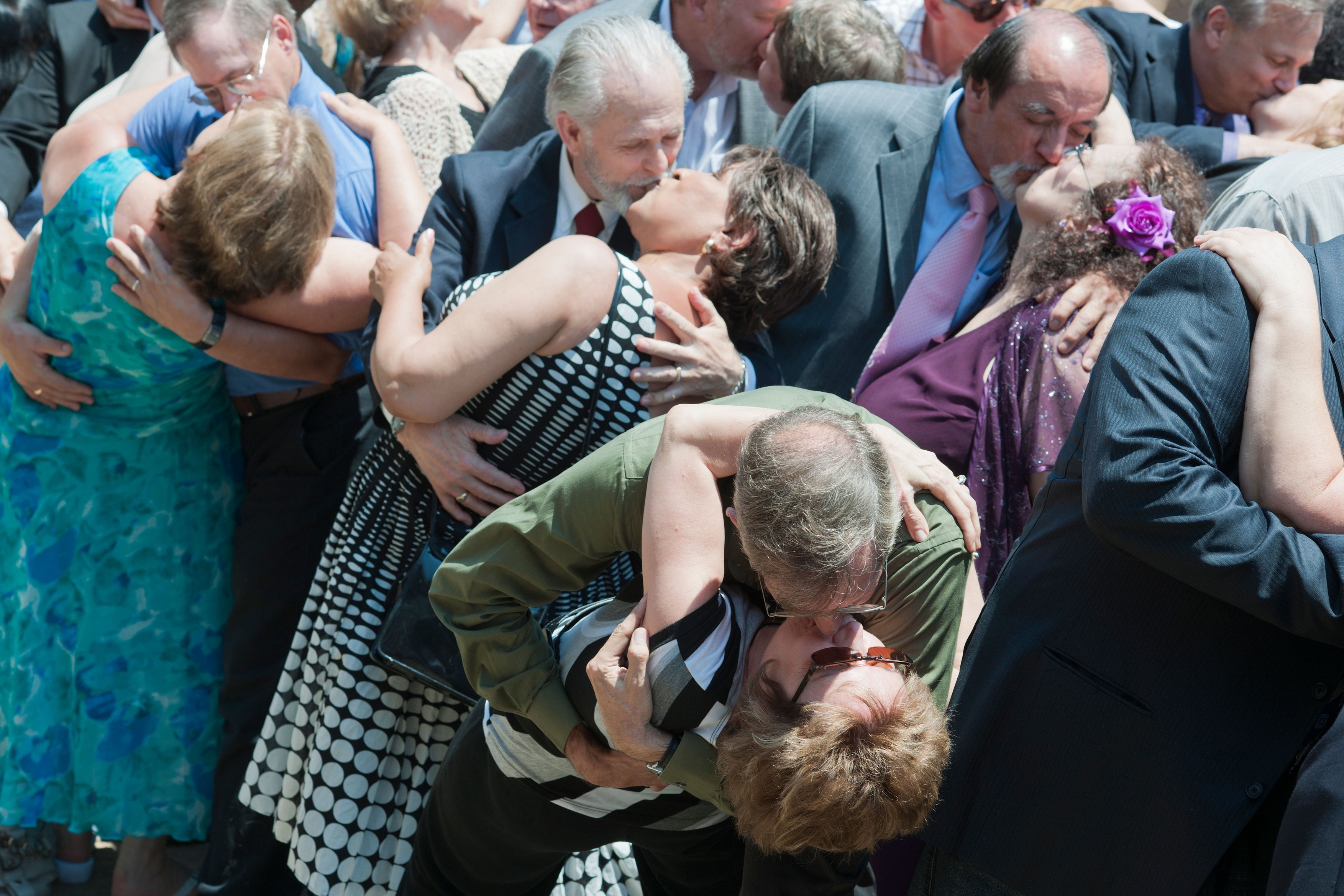 Couples re-enact the famous V-Day kiss outside Madison Square Garden