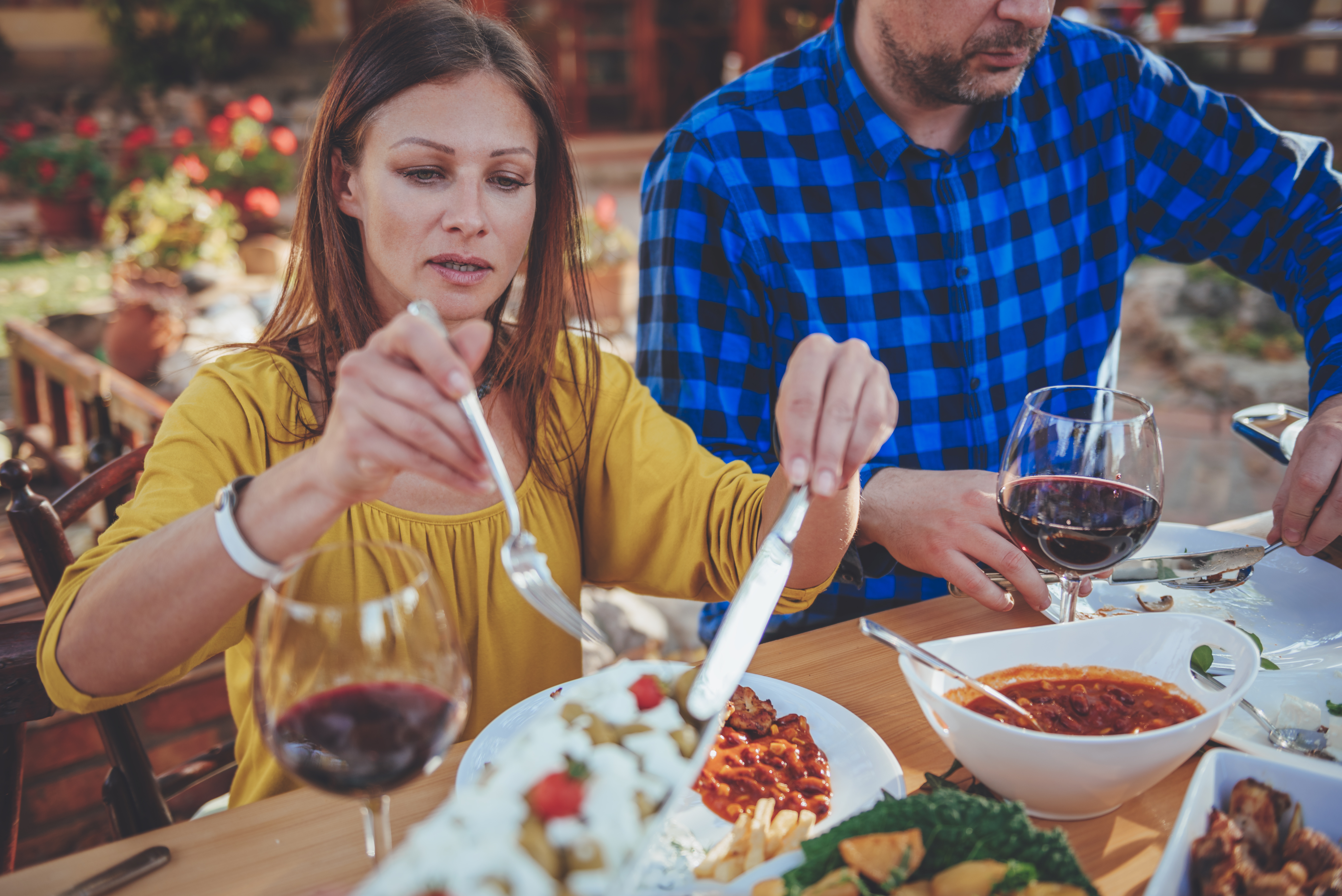 Family,Dining,Outdoor,At,Backyard,Patio