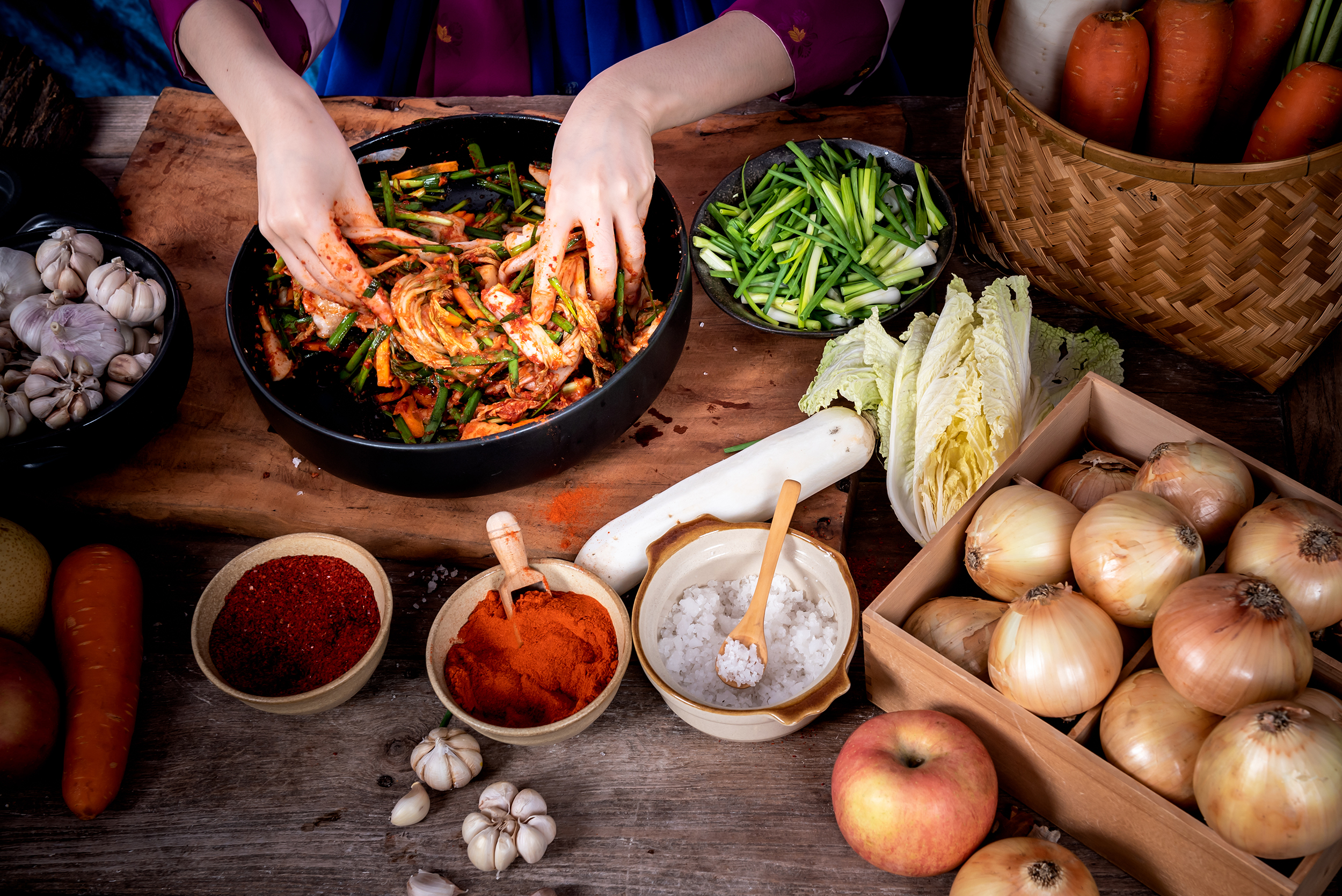 Korean,Woman,Is,Wearing,A,Traditional,Hanbok,,She,Making,Kimchi