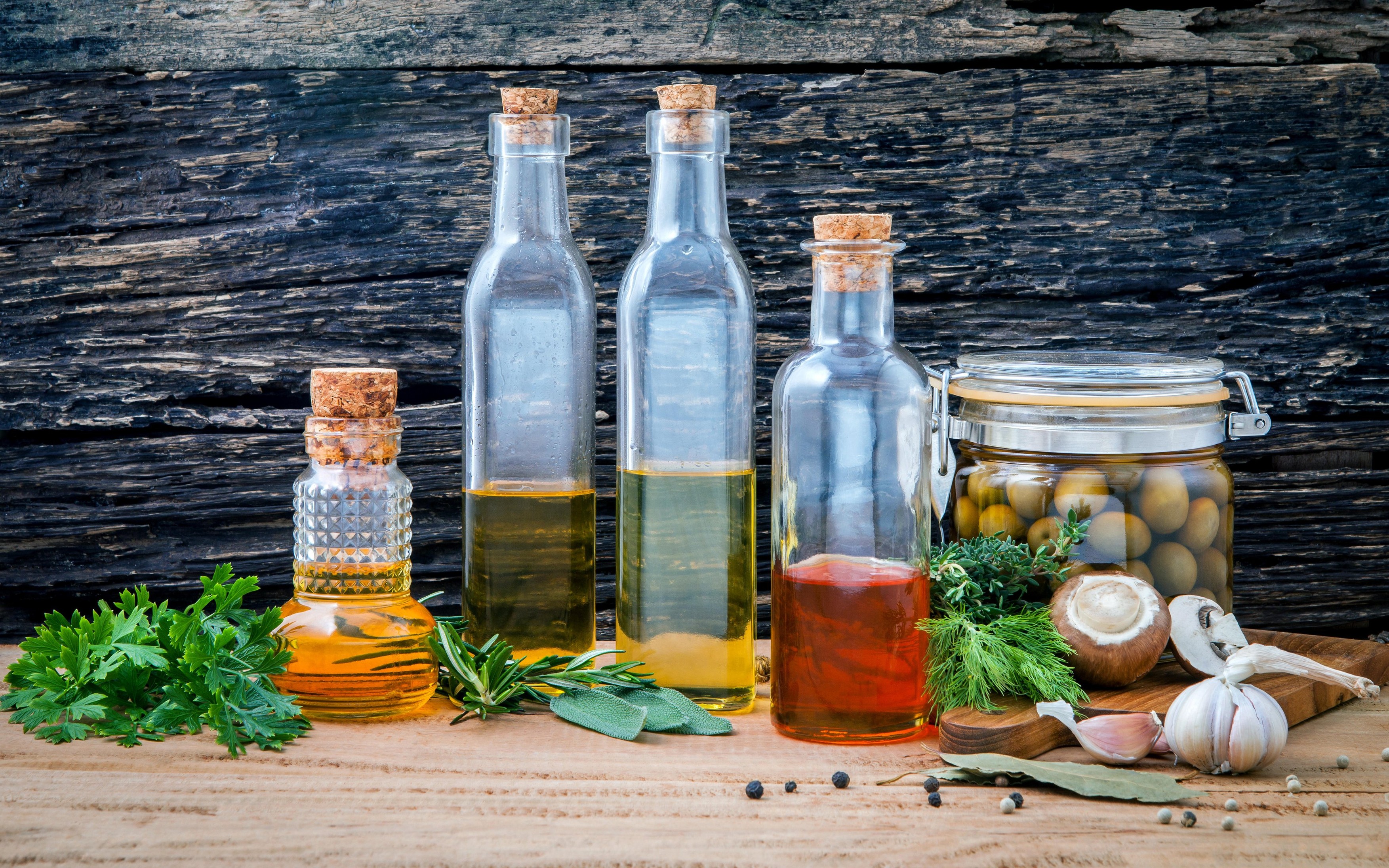 Different sorts of cooking oil,olive oil flavored and Sesame oil