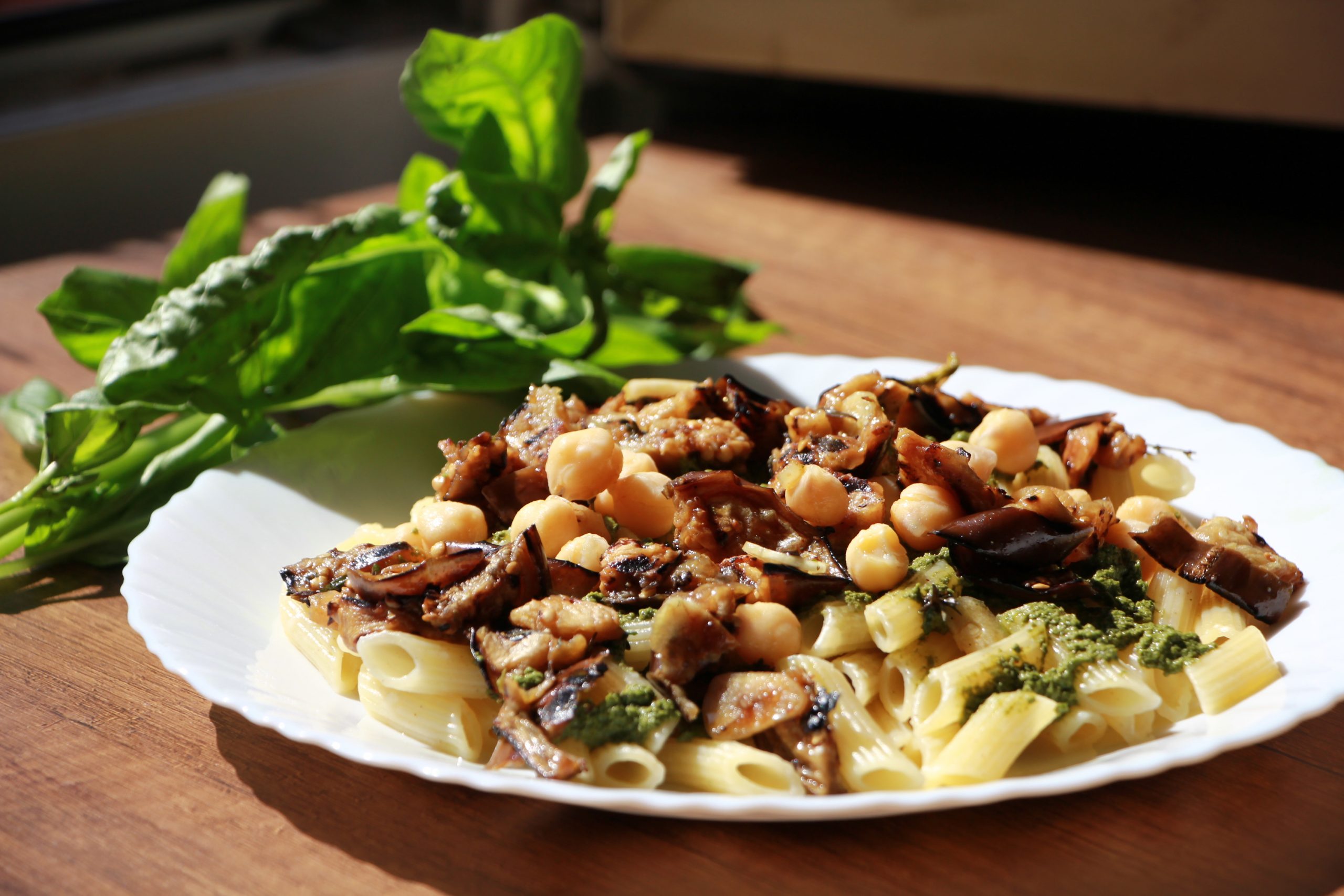 Pasta-sa-pesto-sosem-scaled.jpg