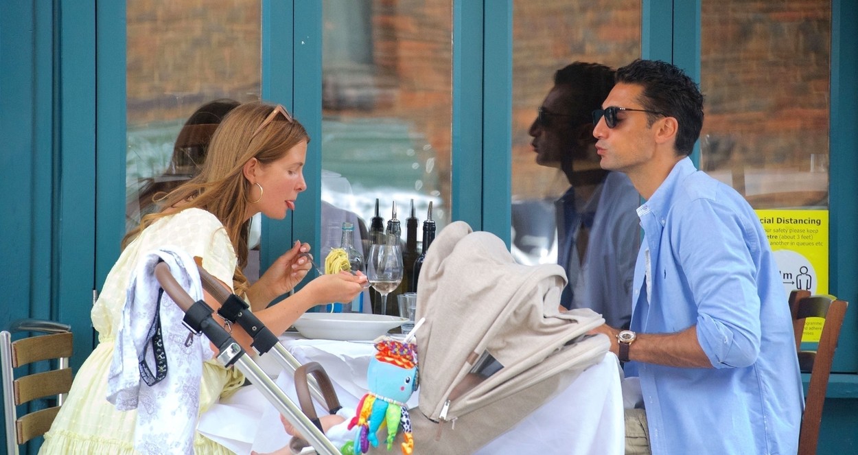 *EXCLUSIVE* STRICTLY NOT AVAILABLE FOR ONLINE USAGE UNTIL 15:05 PM UK TIME ON 04/08/2020 - WEB MUST CALL FOR PRICING  - Mamma Mia For Mama Millie!Millie Mackintosh goes for an Italian lunch with her hubby Hugo Taylor and their newborn baby girl Sienna G